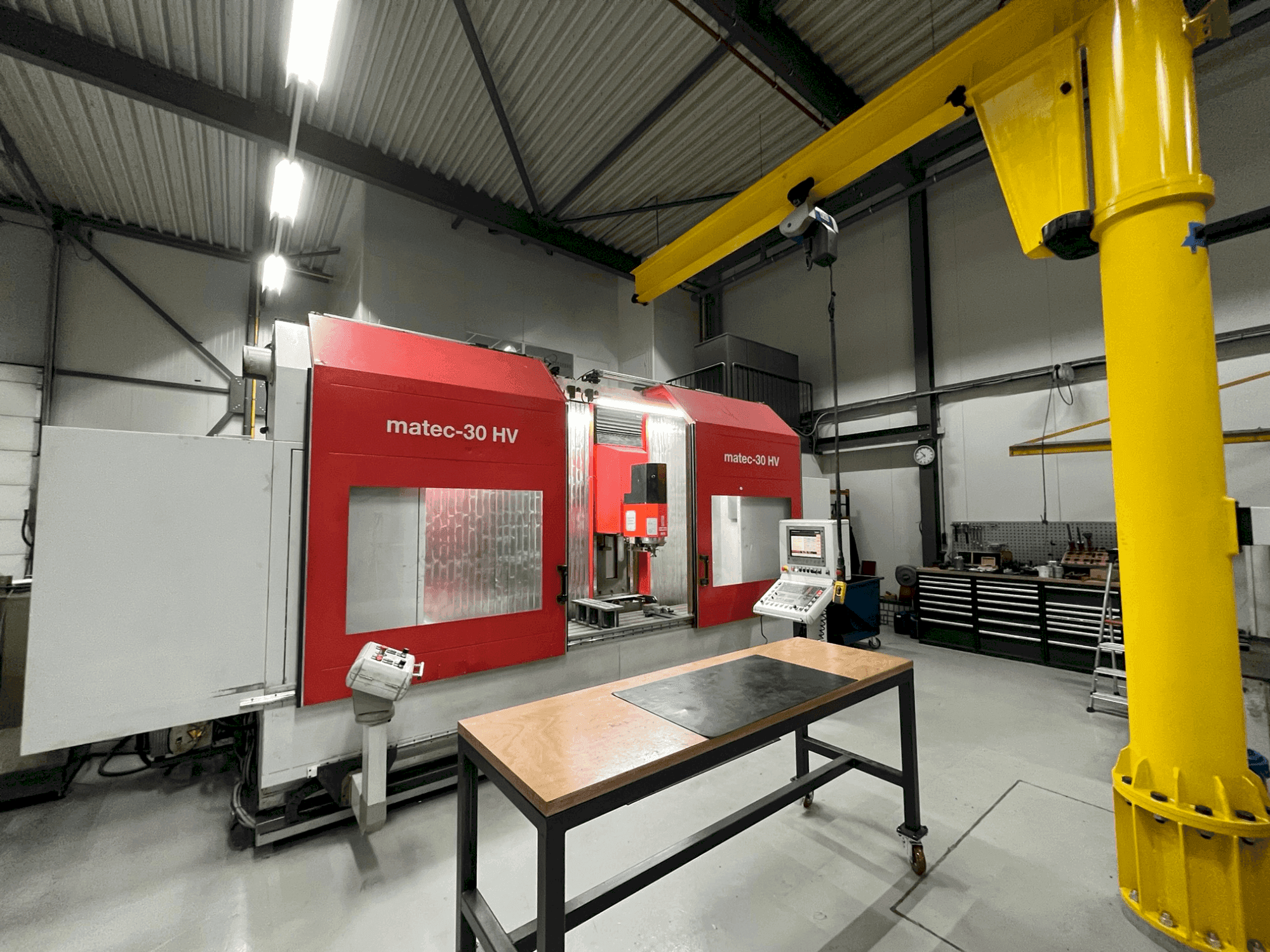 Makine Matec 30-HV - Önden görünüm