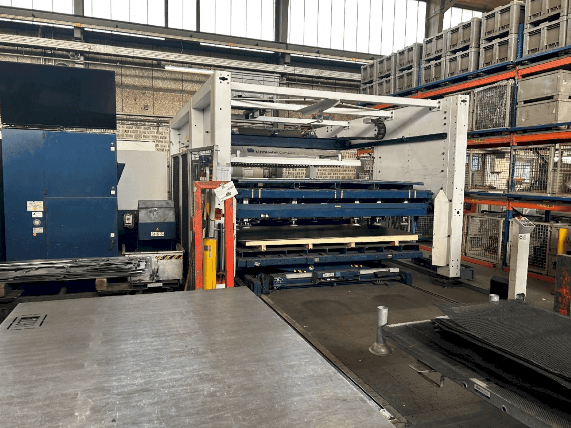 Makine TRUMPF TruLaser 3030 - Önden görünüm