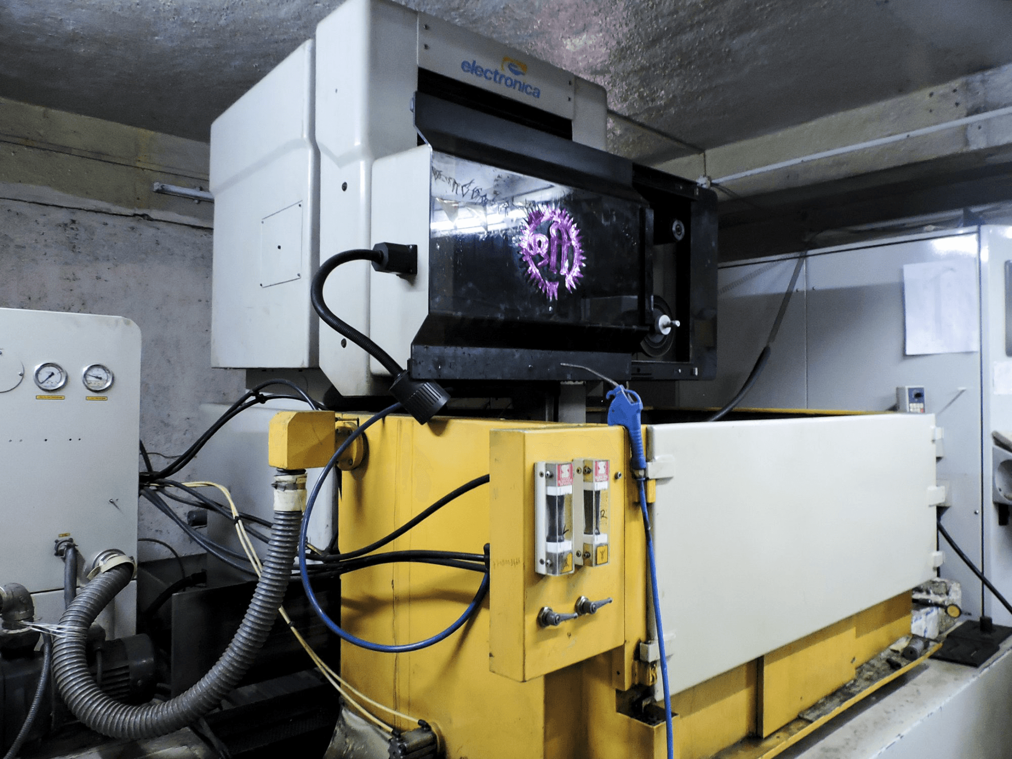 Makine Electronica - Sol görünüm Ultracut S2