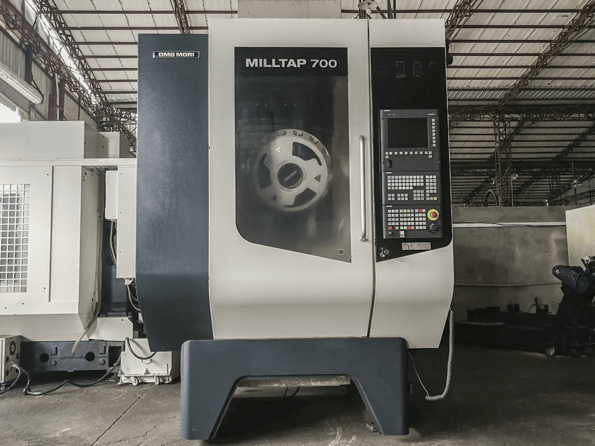Makine DMG MORI - Önden görünüm MillTap 700