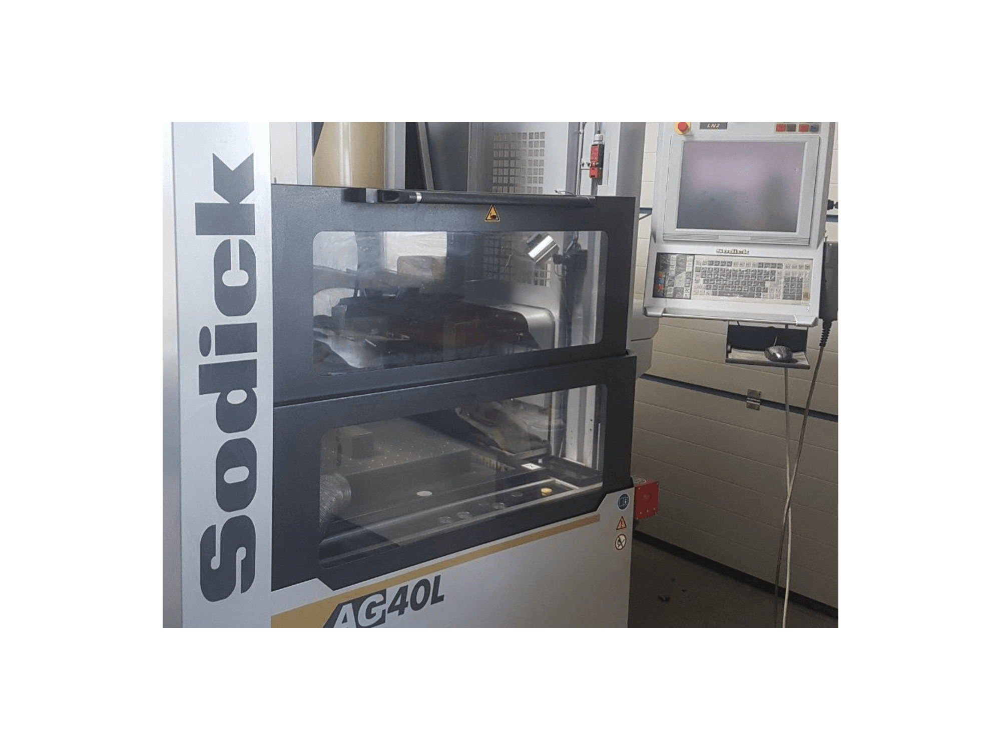 Makine Sodick AG40L - Önden görünüm