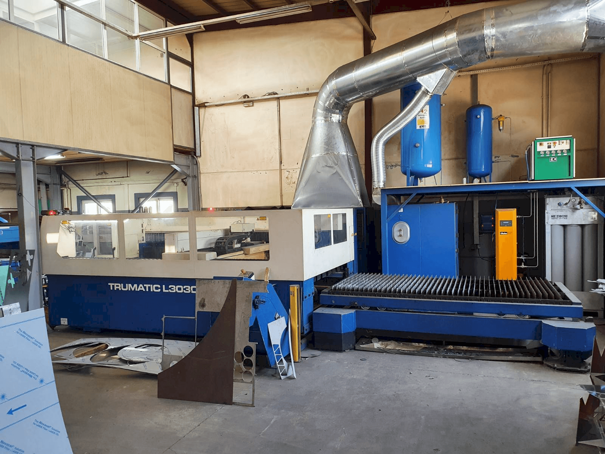 Makine Trumpf Trumatic L3030 - Önden görünüm