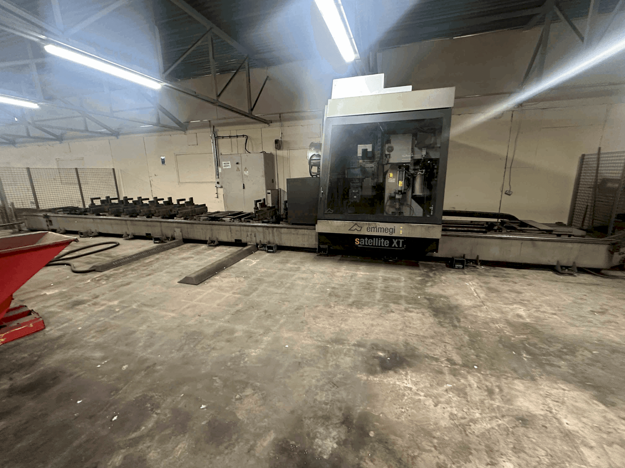 Makine Emmegi Satellite XT10500 - Önden görünüm