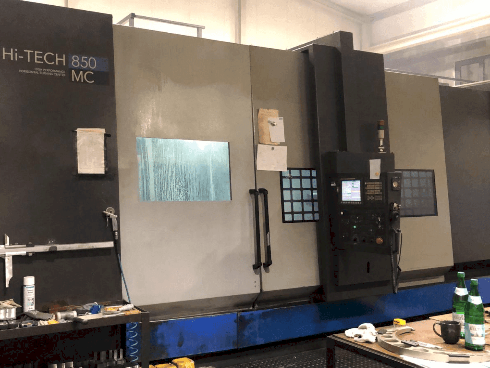 Makine HWACHEON Hi-Tech 350 - Önden görünüm