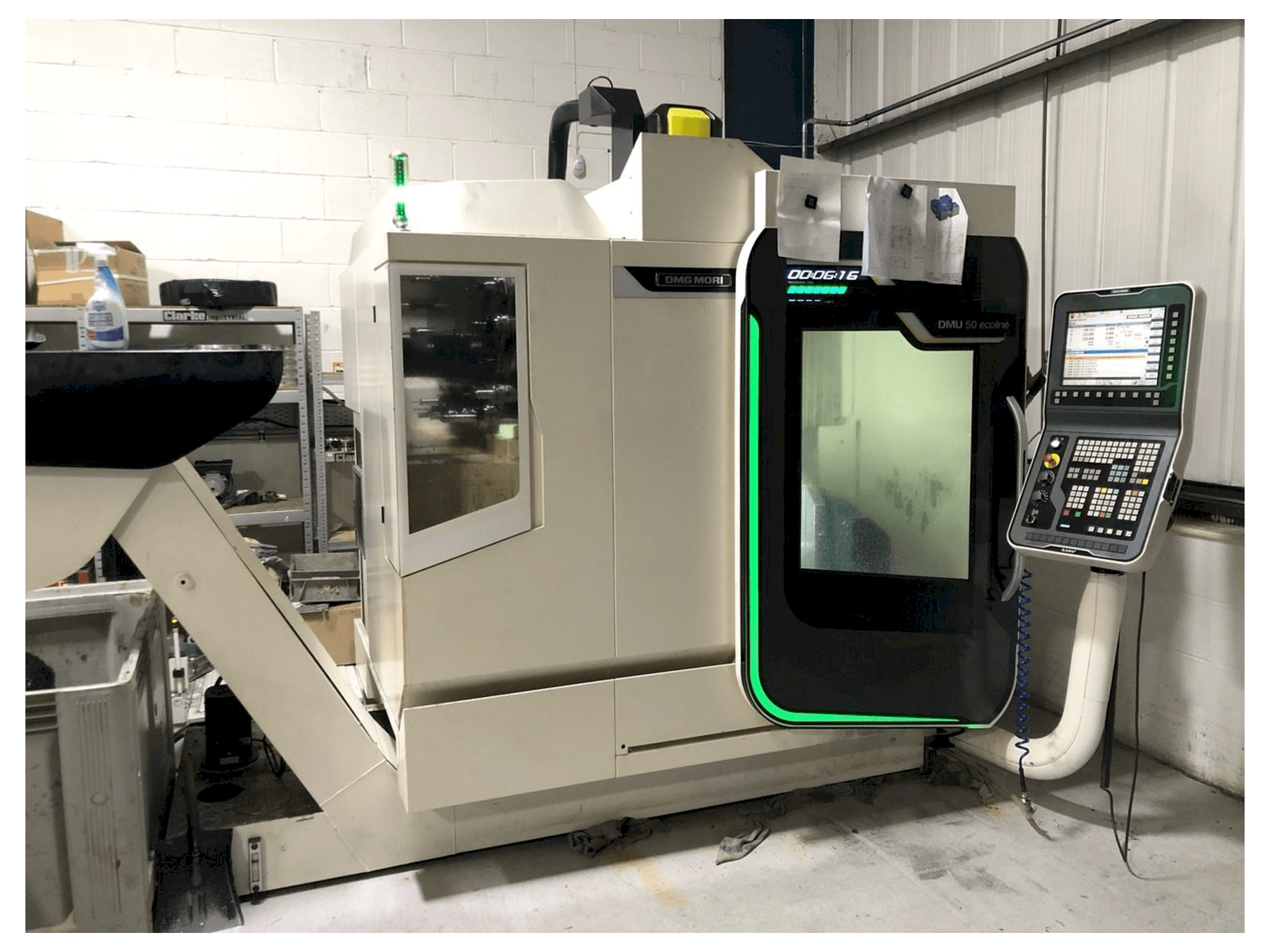Makine DMG MORI DMU 50 ecoline - Önden görünüm