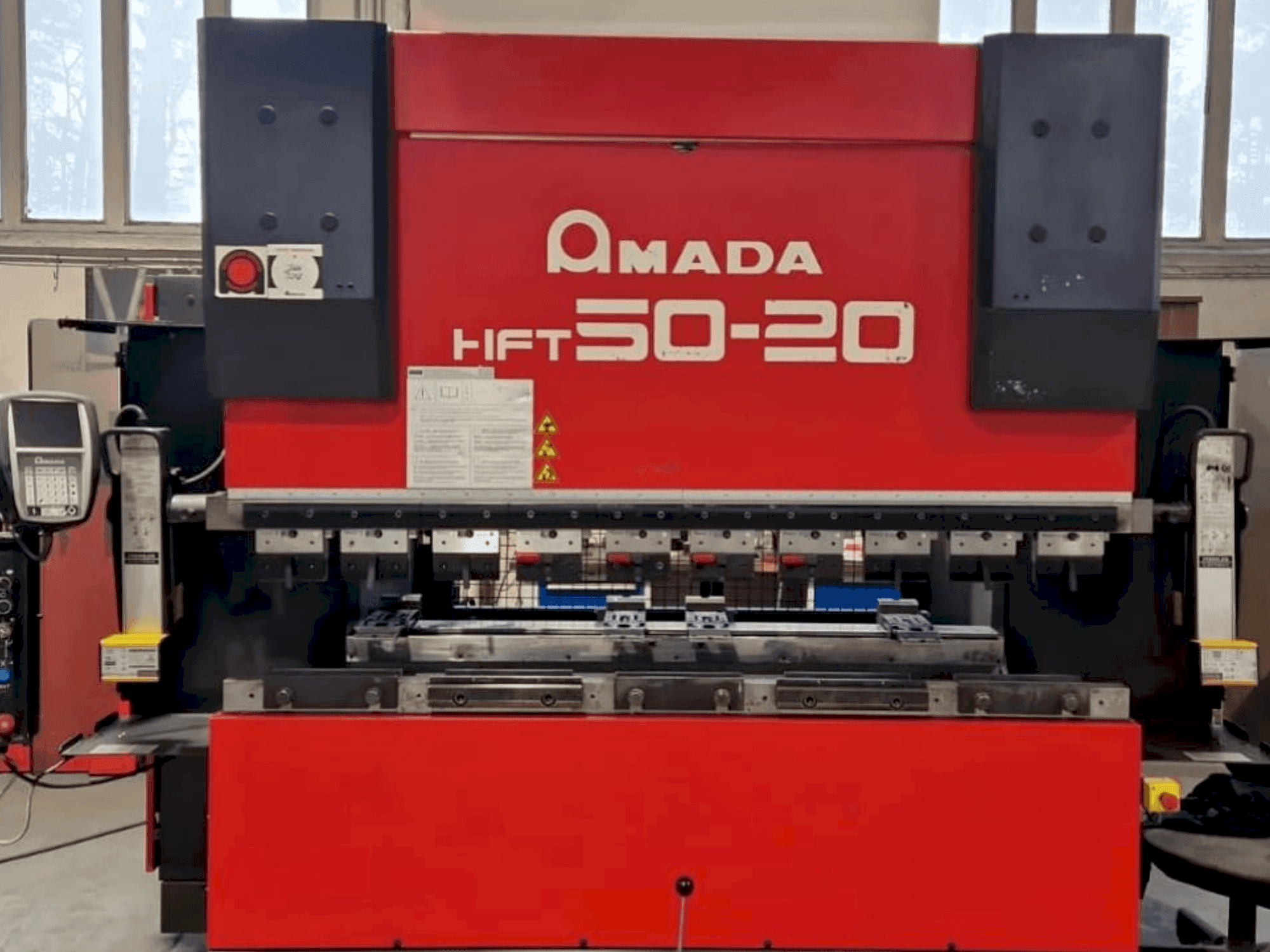 Makine AMADA HFT 50-20 - Önden görünüm
