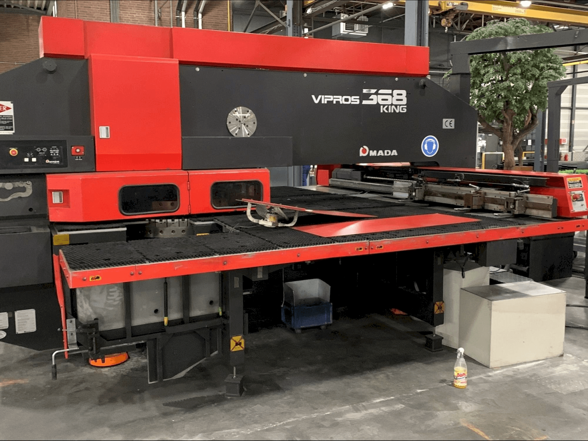 Makine AMADA Vipros 368 King - Önden görünüm