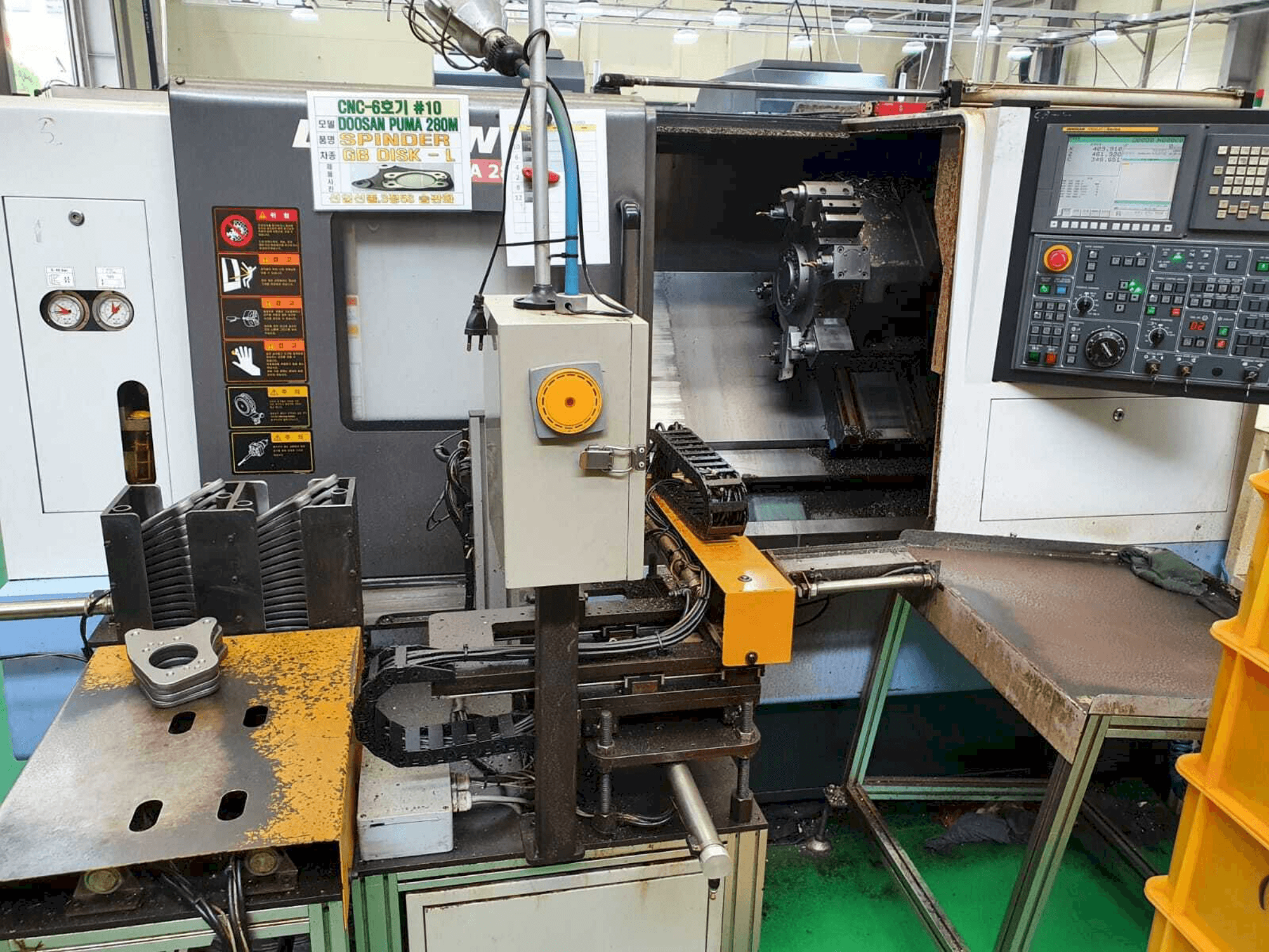 Makine Doosan Puma 280M - Önden görünüm