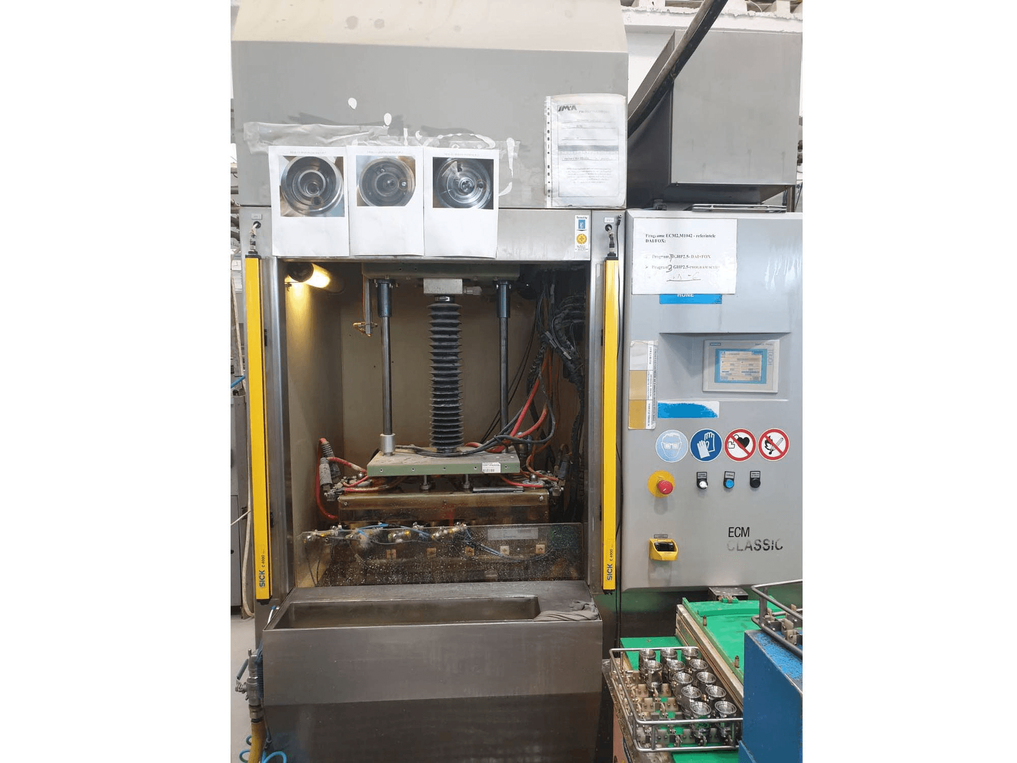 Makine Extrude Hone Classic 1A-450-43-P-M - Önden görünüm