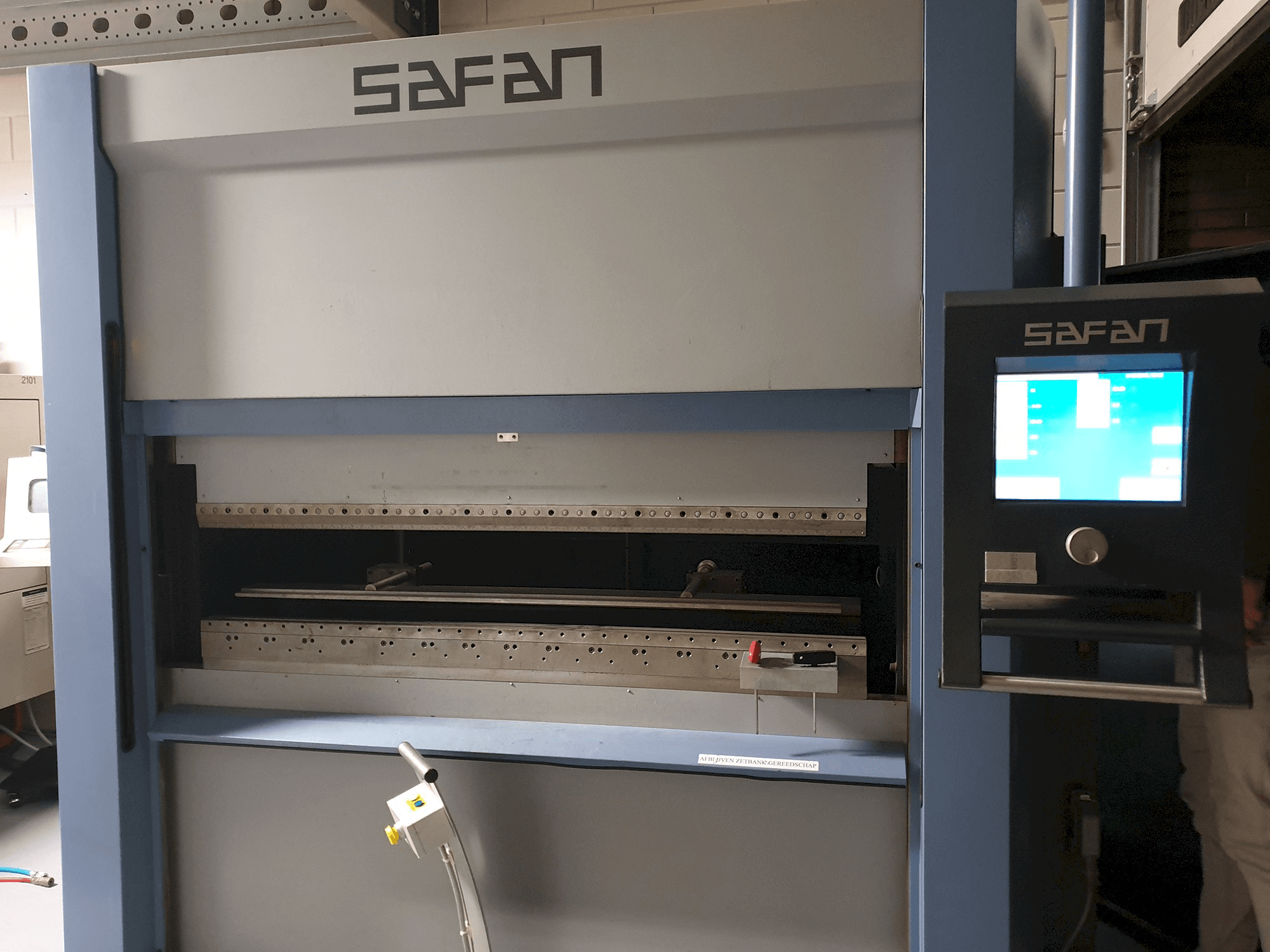 Makine Safan - Önden görünüm SMK 32-K-1600