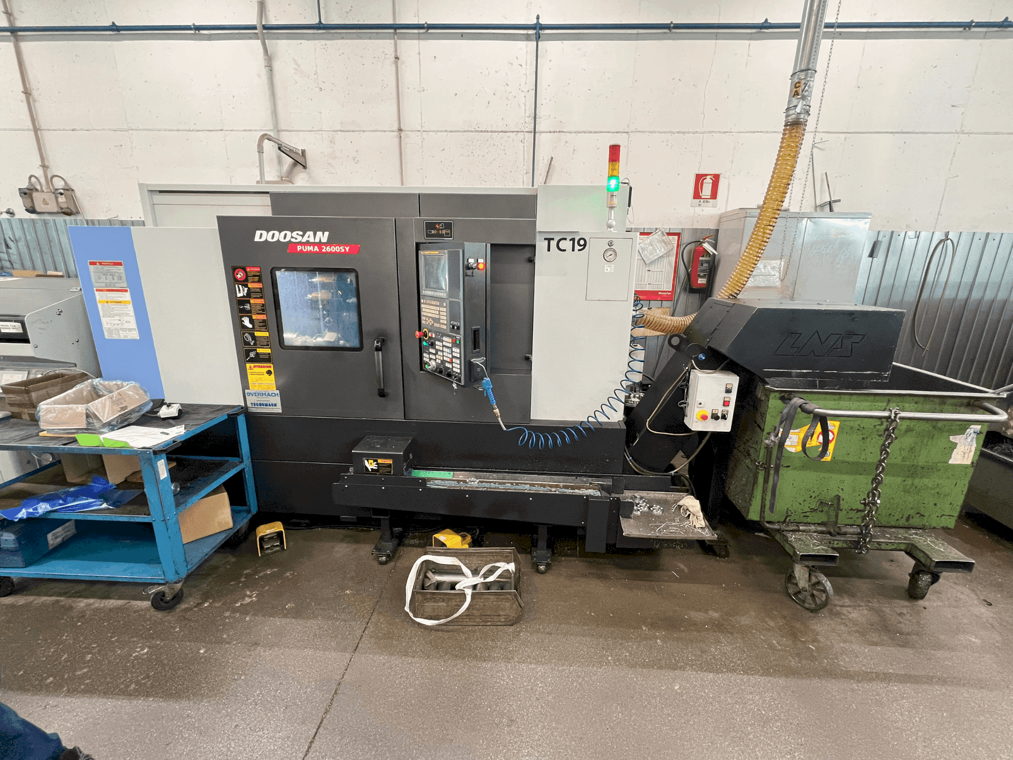 Makine DOOSAN 2600 SY - Önden görünüm
