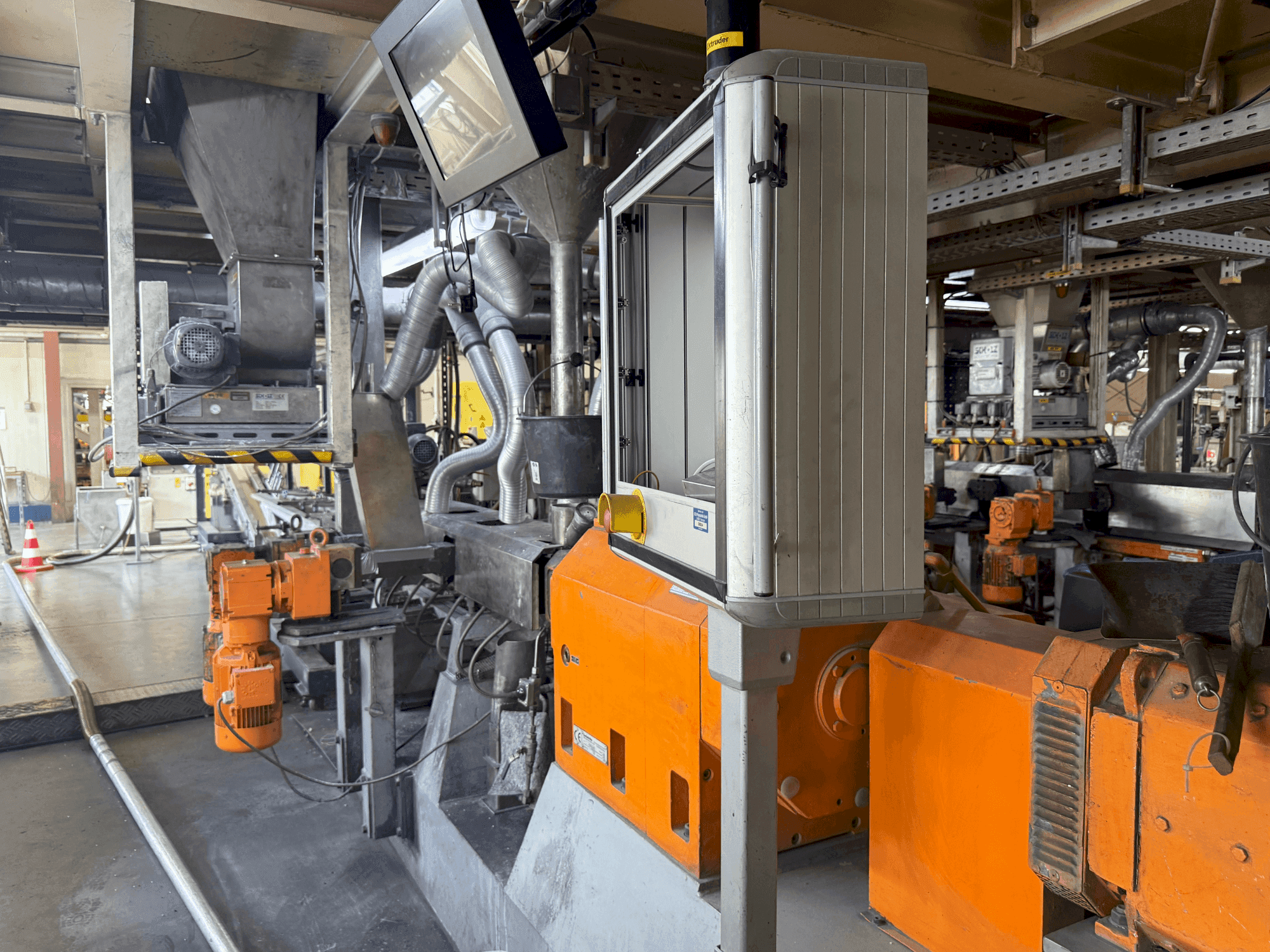 Makine Leistritz ZSE 50HP-40D - Sol taraftaki görüntü