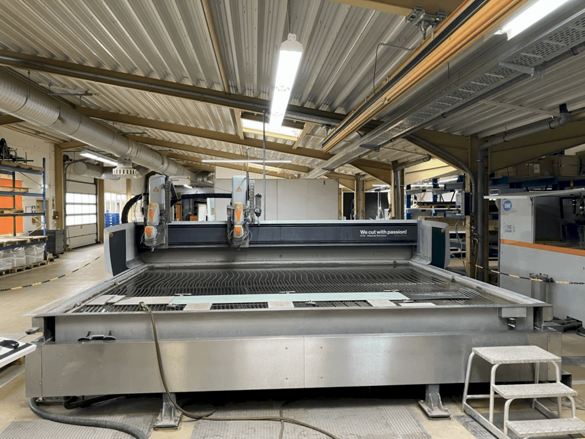 Makine STM WS3040 - Önden görünüm
