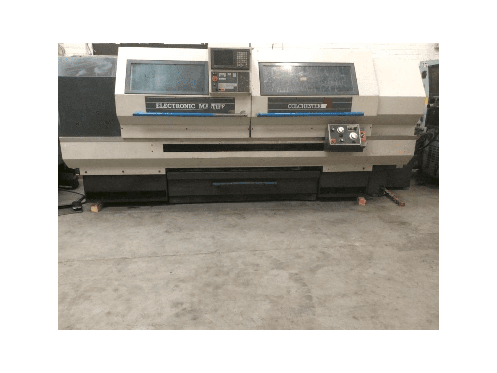 Makine Colchester Electronic Mastiff - Önden görünüm