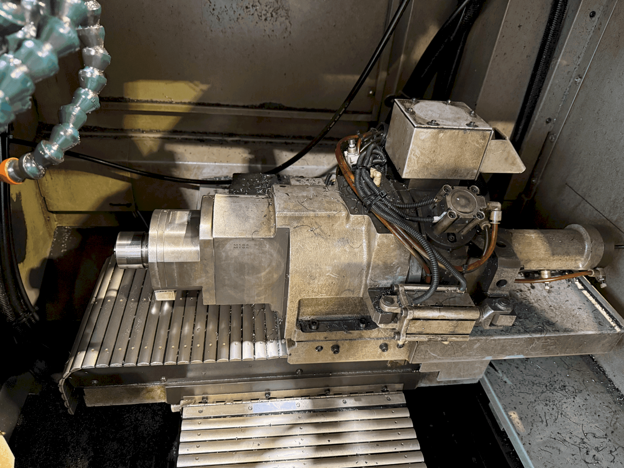 Makine TSUGAMI HS207 - Önden görünüm