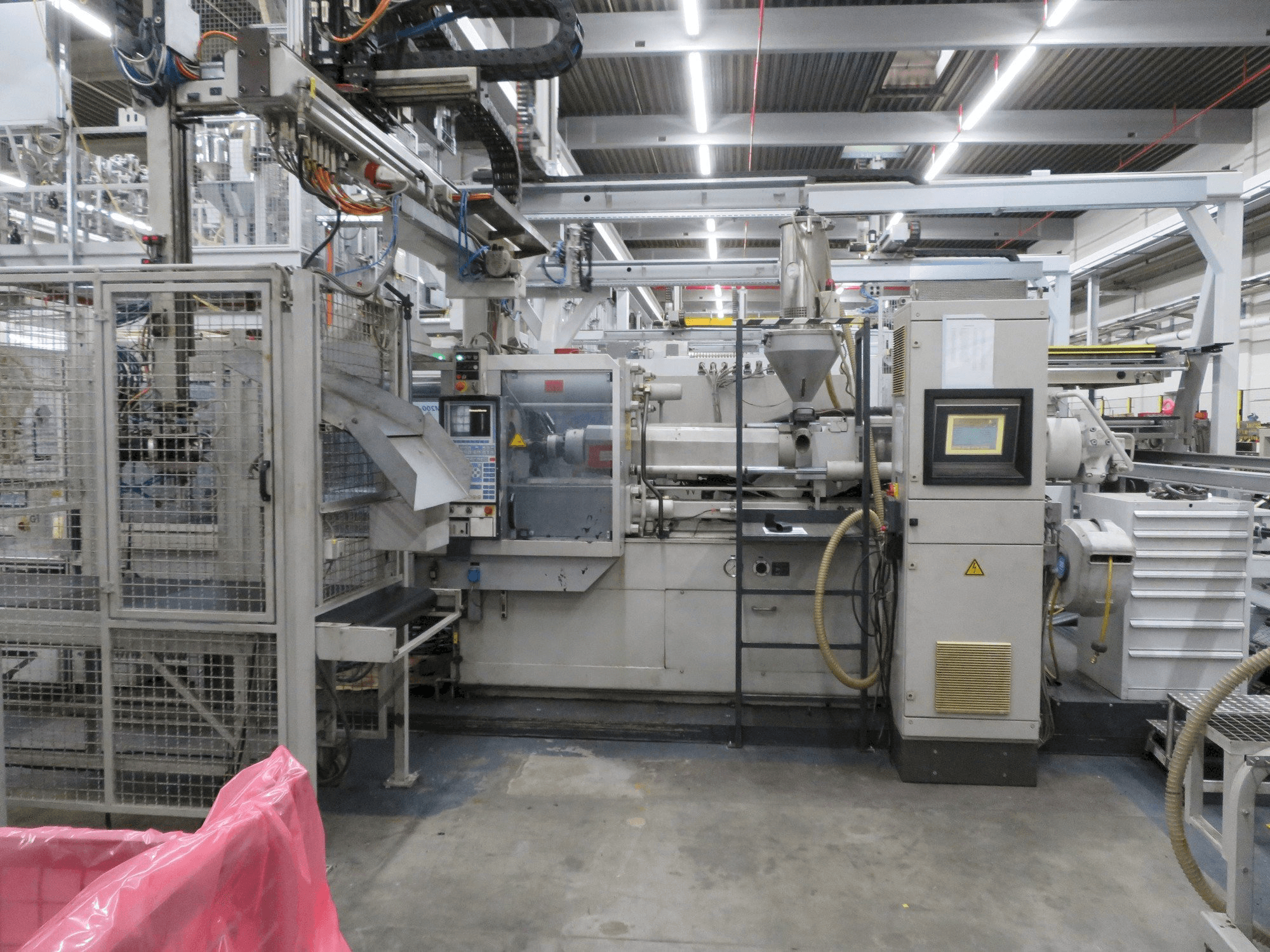 Makine Krauss Maffei 200-1400 C2 - Önden görünüm