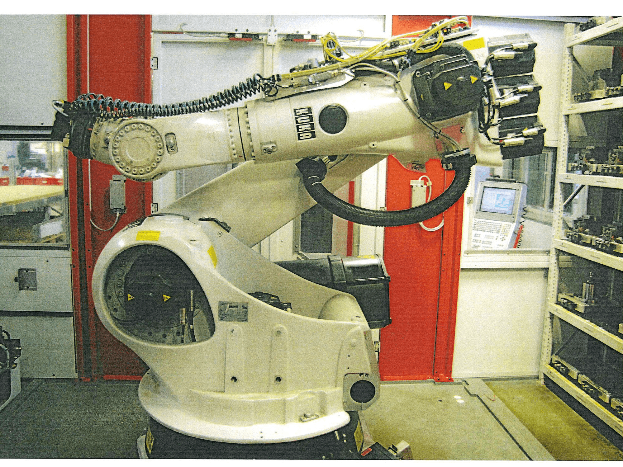 Makine KUKA KR 150-2 2000 - Sol taraftaki görüntü