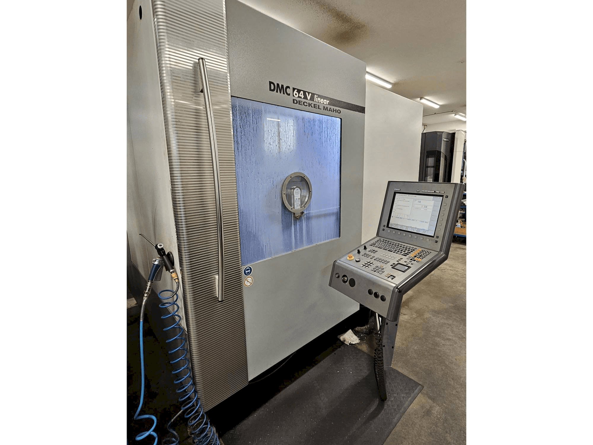 Makine DMG DMC64V - Önden görünüm