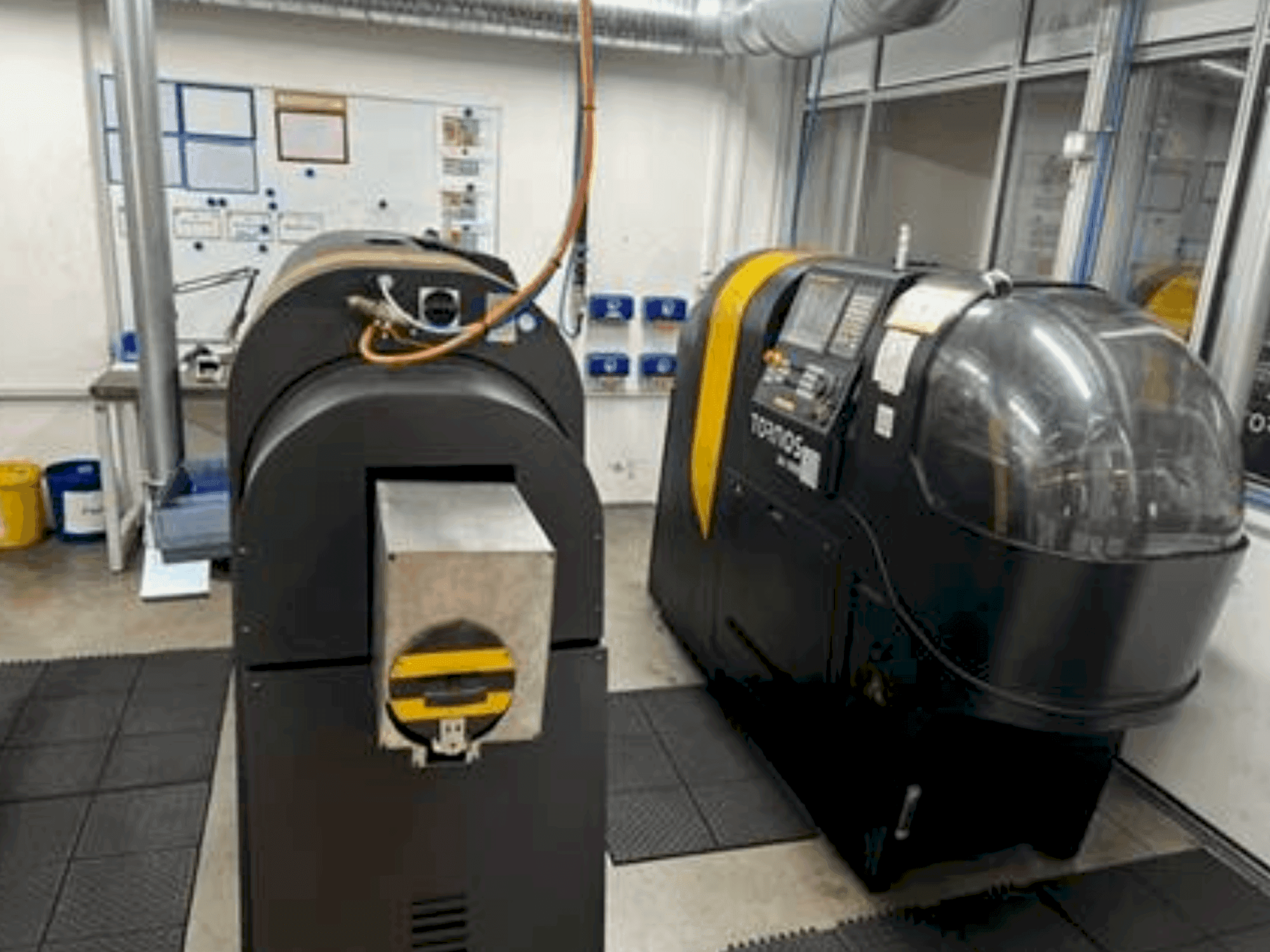 Makine TORNOS BA 1008 - Önden görünüm