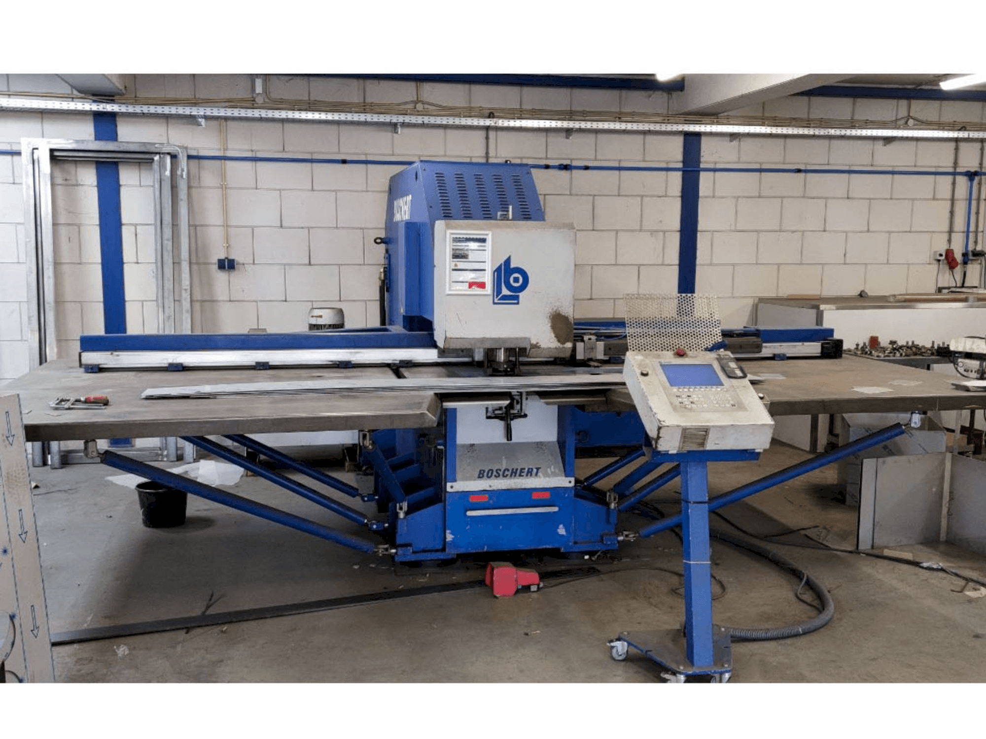 Makine Boschert EL 1000 CNC Z - Önden görünüm