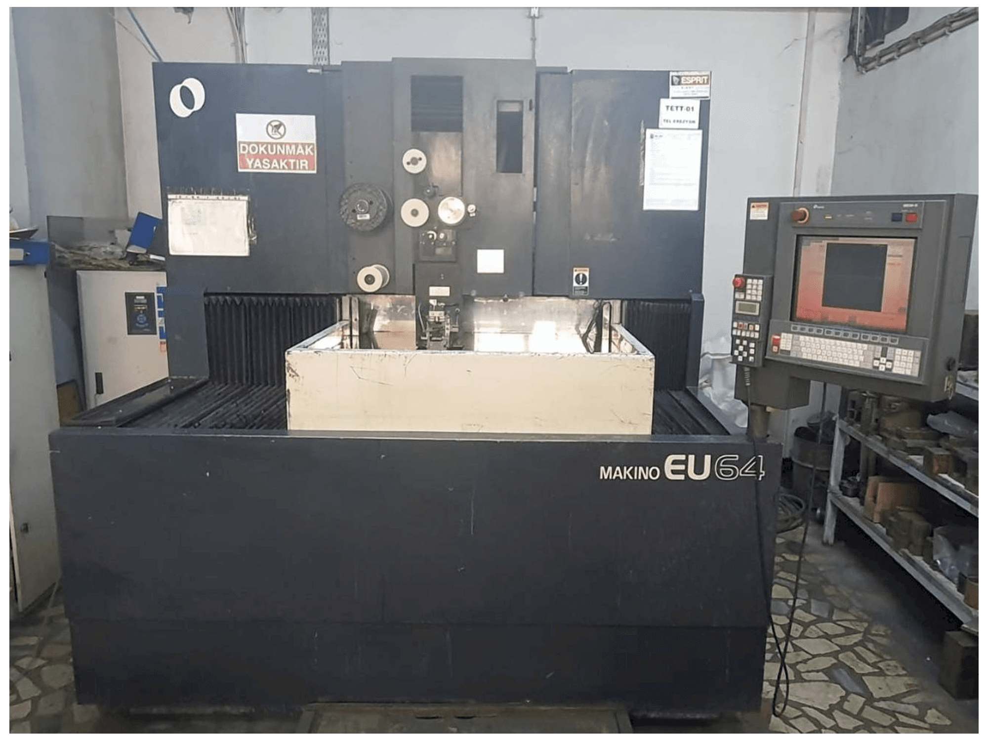 Makine Makino EU64 - Önden görünüm