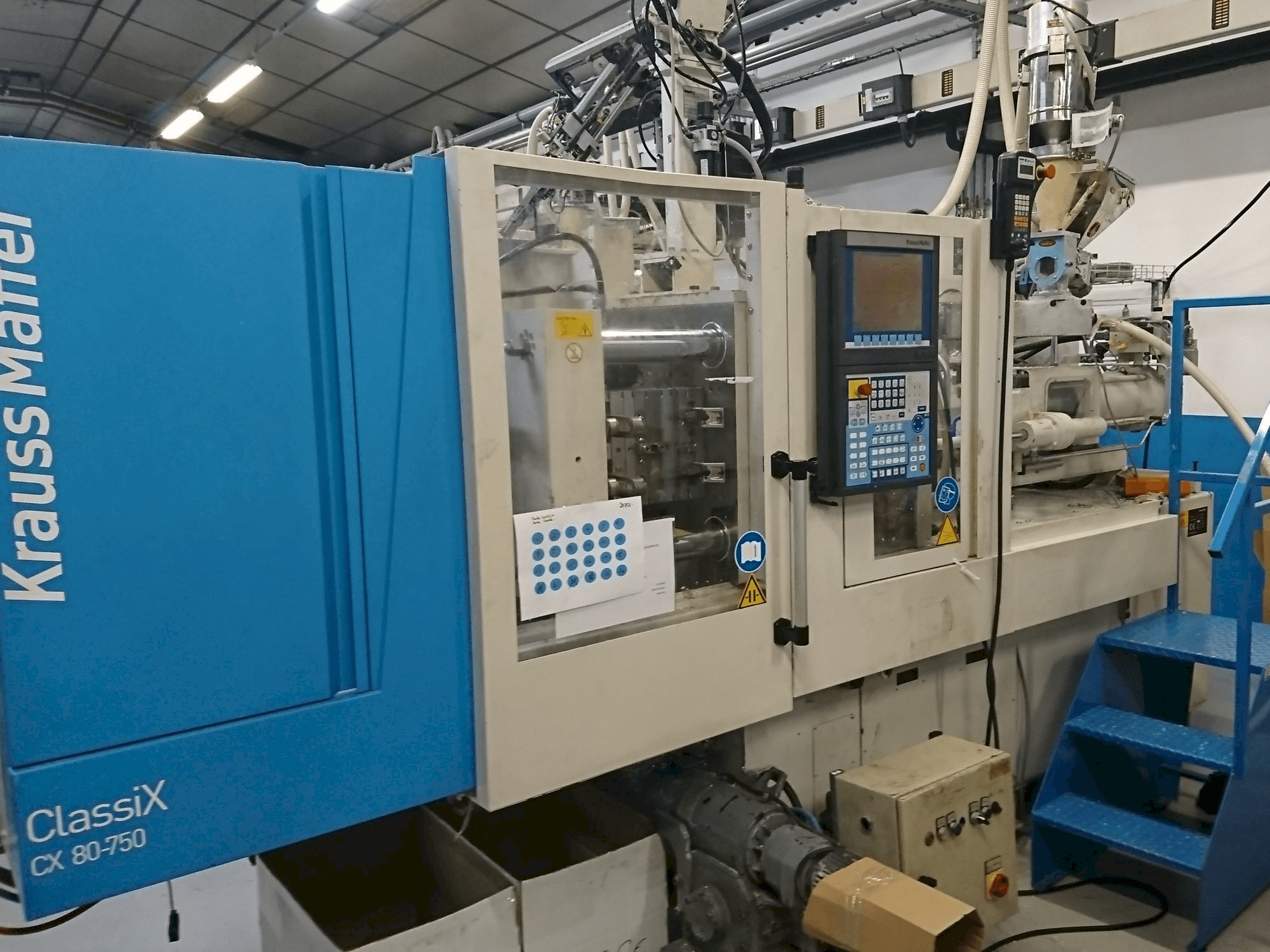 Makine Krauss Maffei 80-750 CX - Önden görünüm