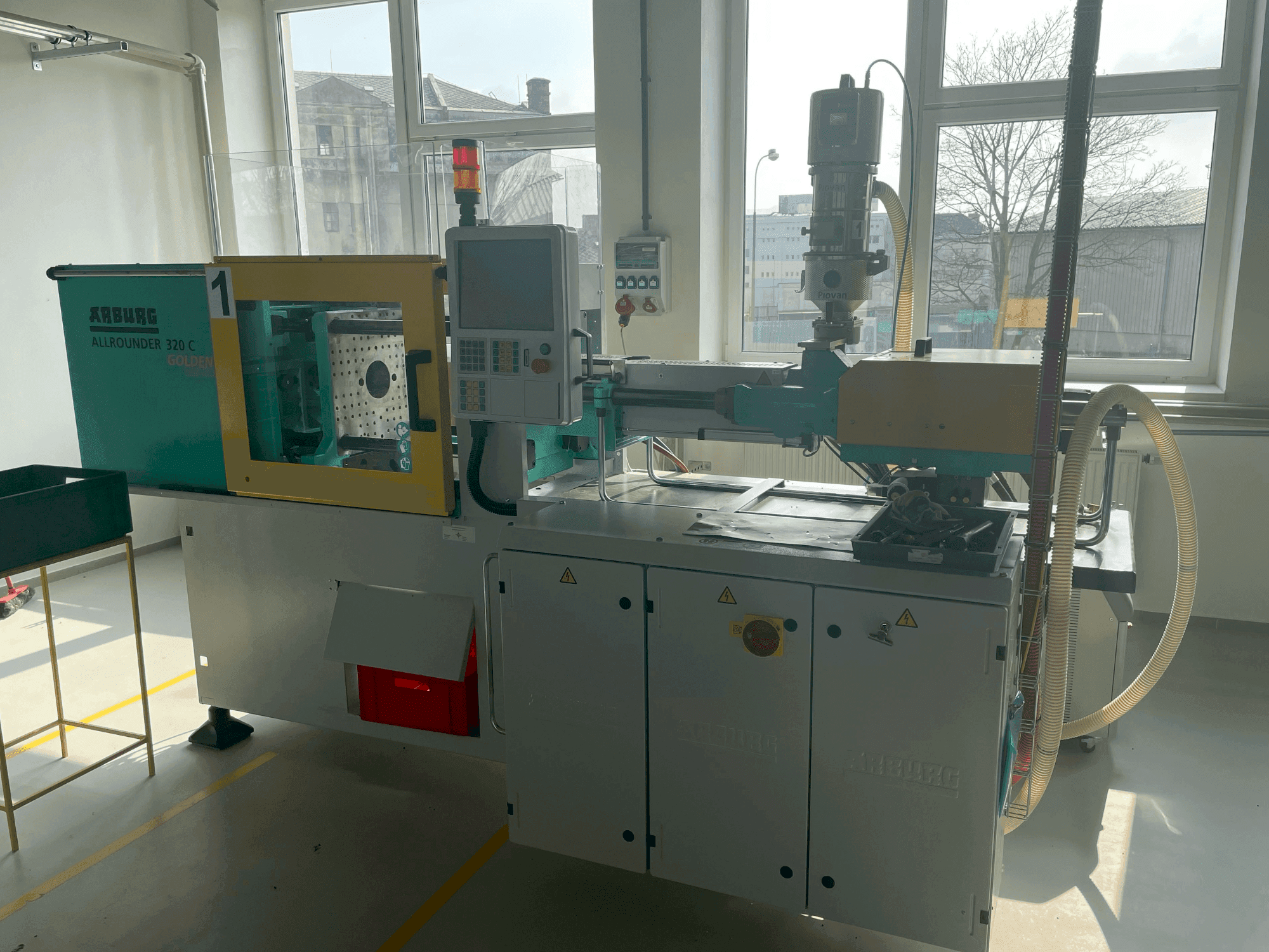 Makine Arburg Allrounder 320C 500-170 - Önden görünüm