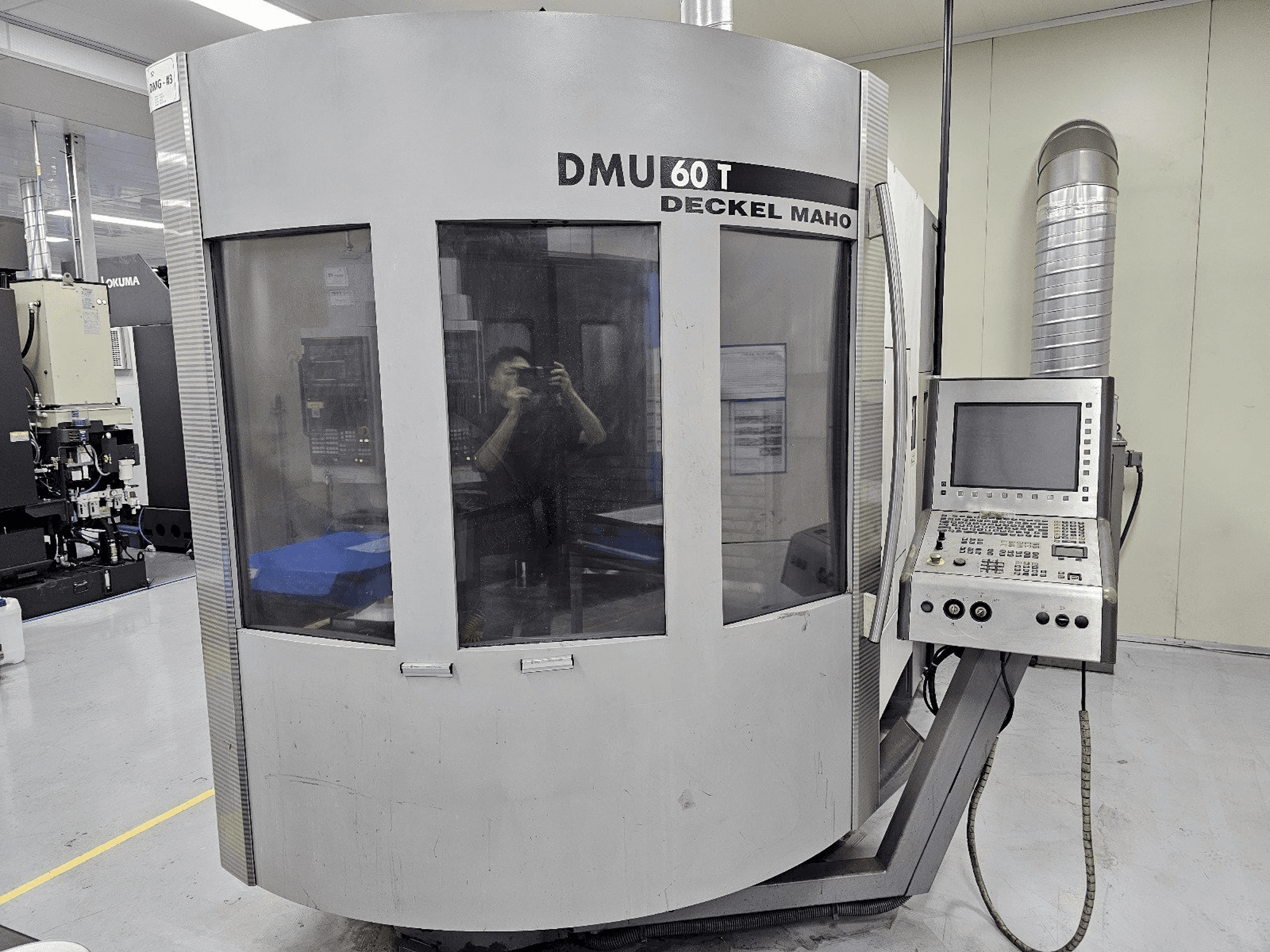 Makine DECKEL MAHO DMU 60 T - Önden görünüm