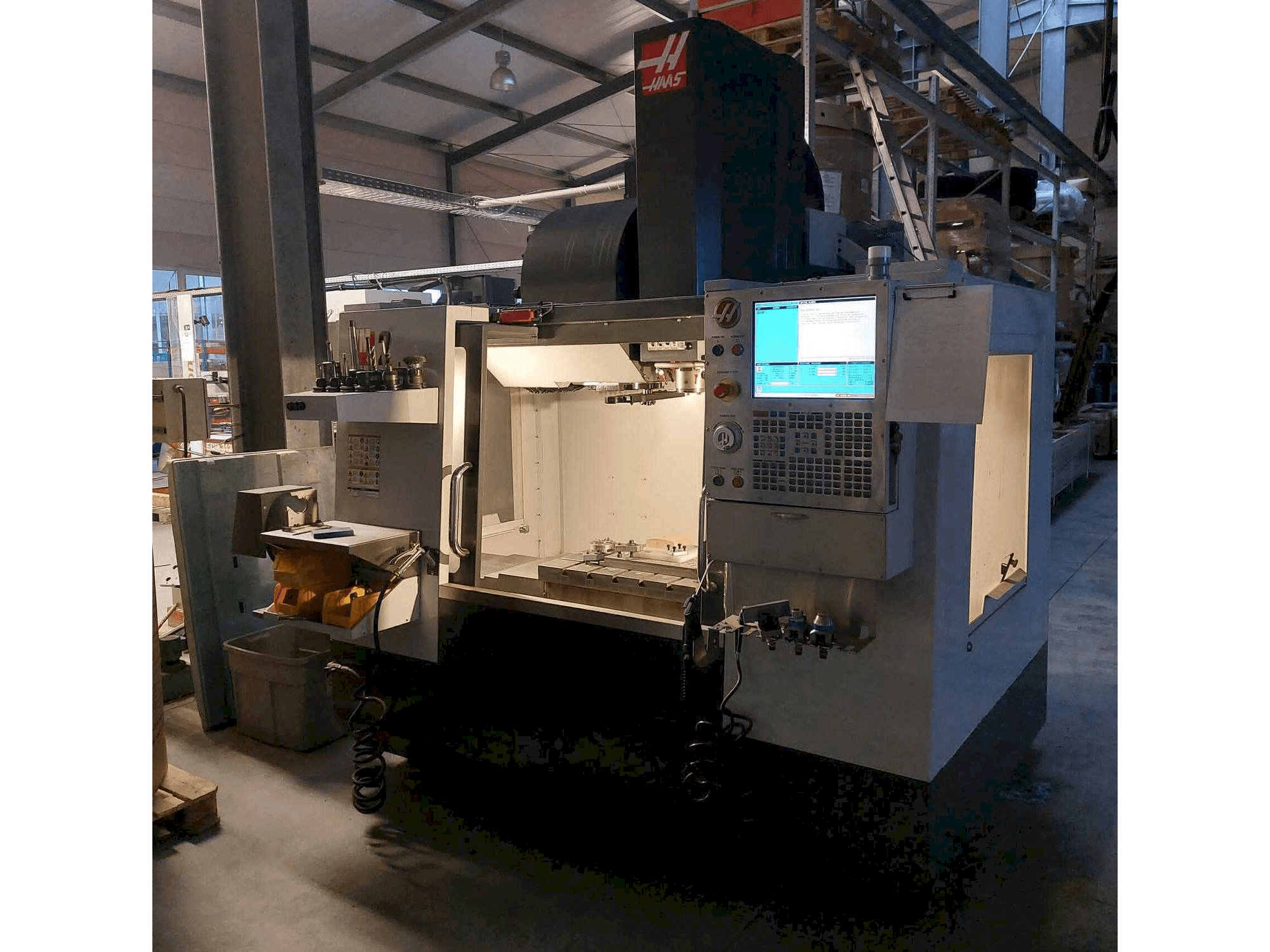 Makine HAAS VM-2 - Önden görünüm