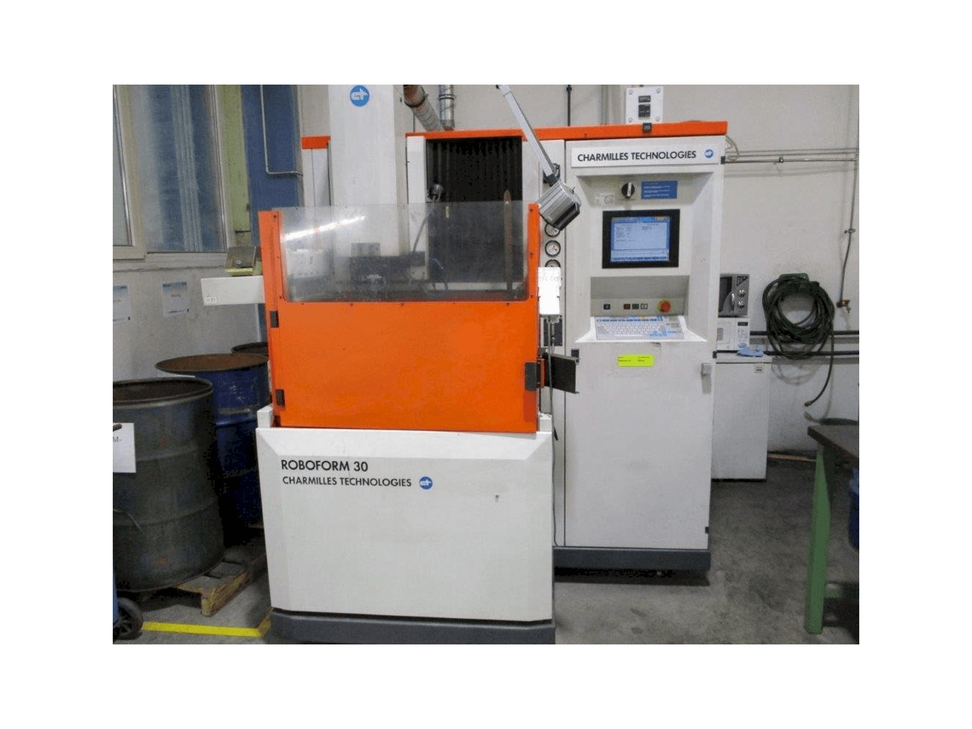 Makine AgieCharmilles Roboform 30 - Önden görünüm