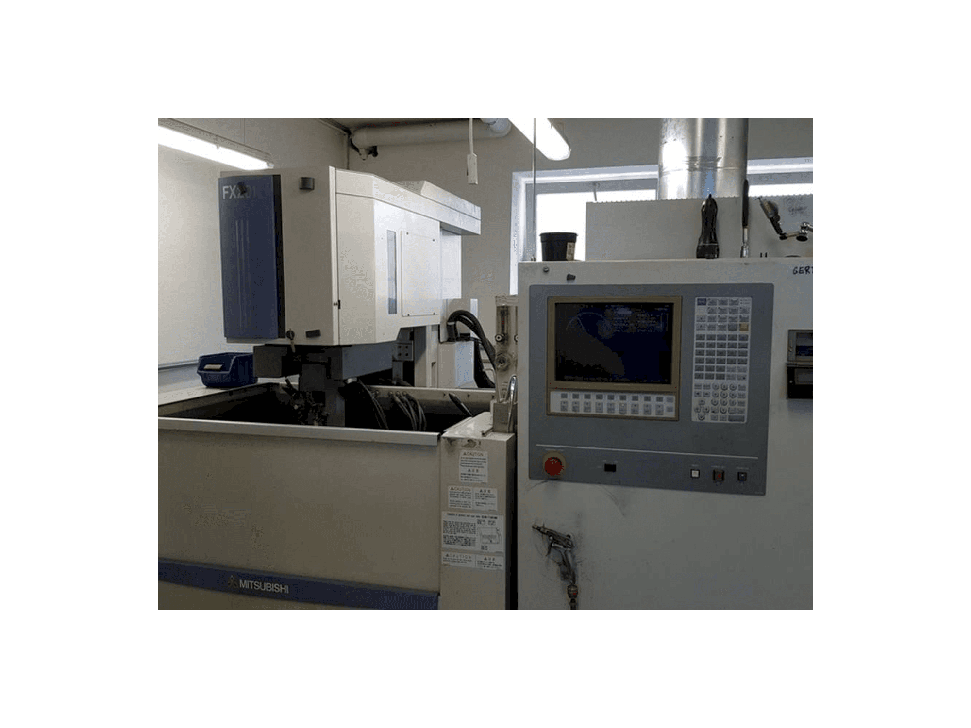 Makine Mitsubishi FX 20 - Önden görünüm