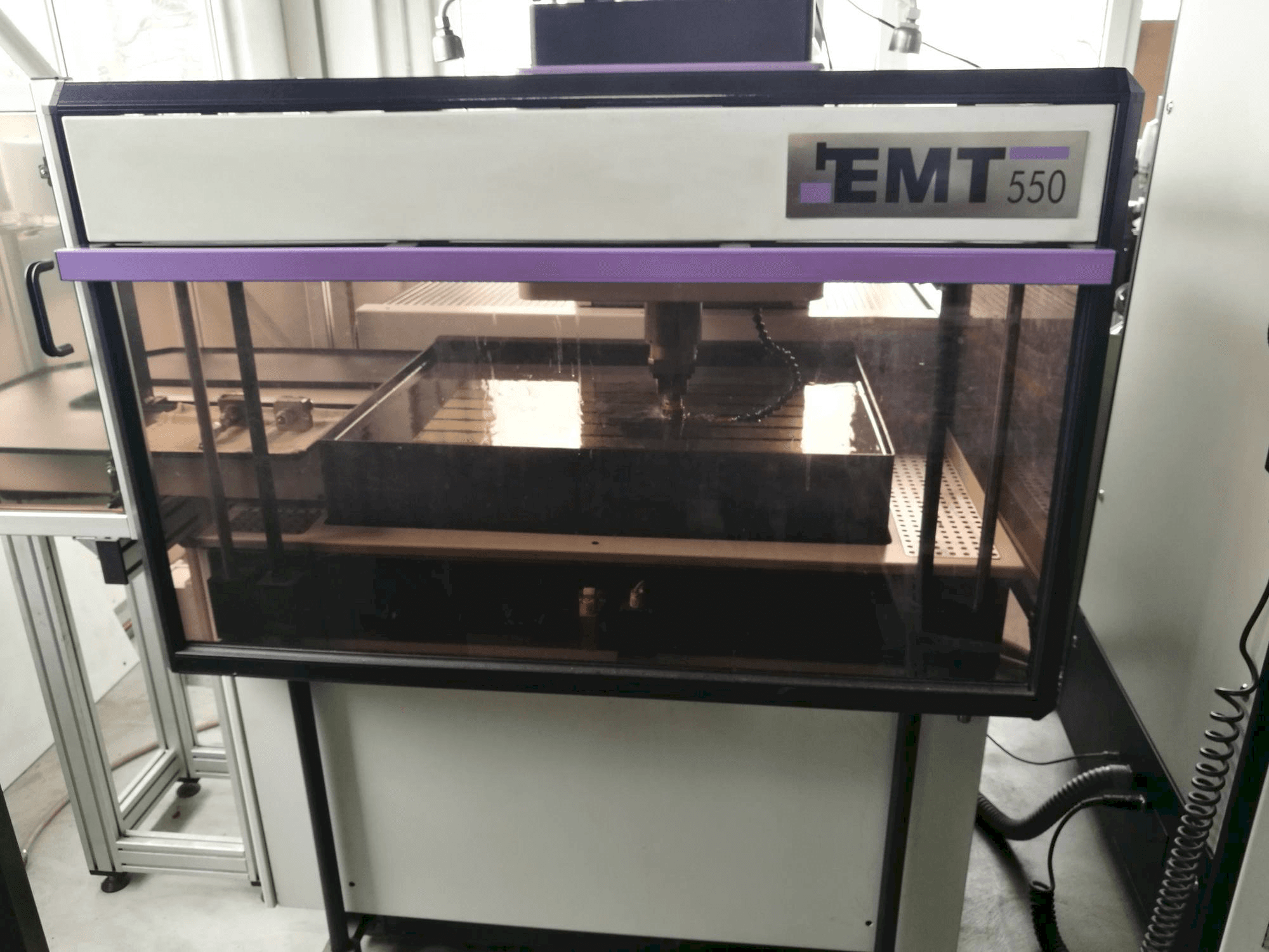 Makine EMT 550 - Önden görünüm