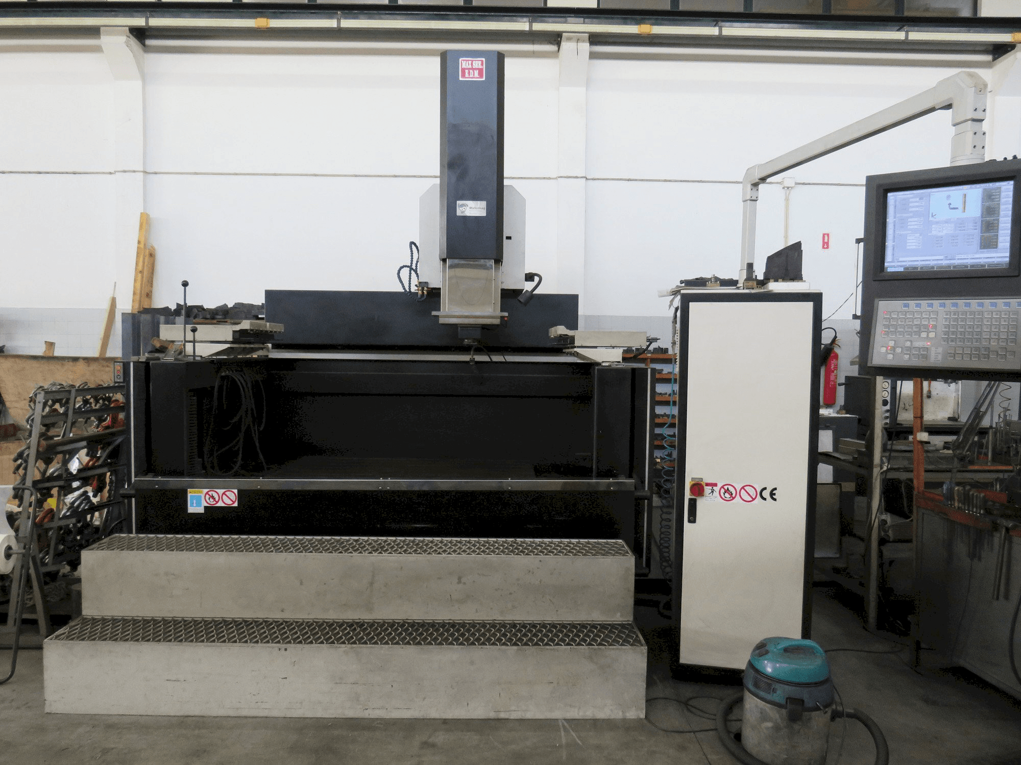 Makine MAXSEE INDUSTRY CNC P66 100A - Önden görünüm