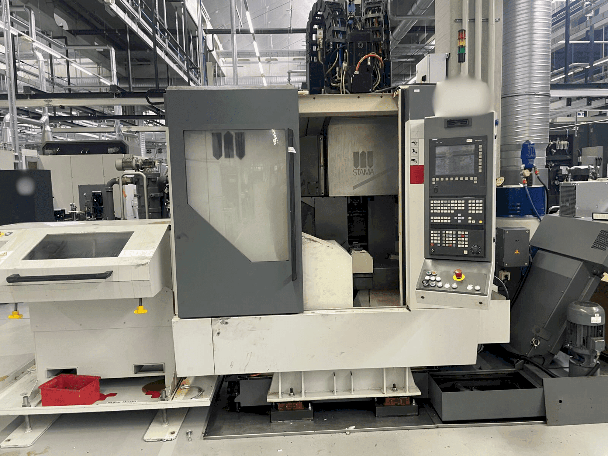 Makine STAMA MC 526/M - Önden görünüm