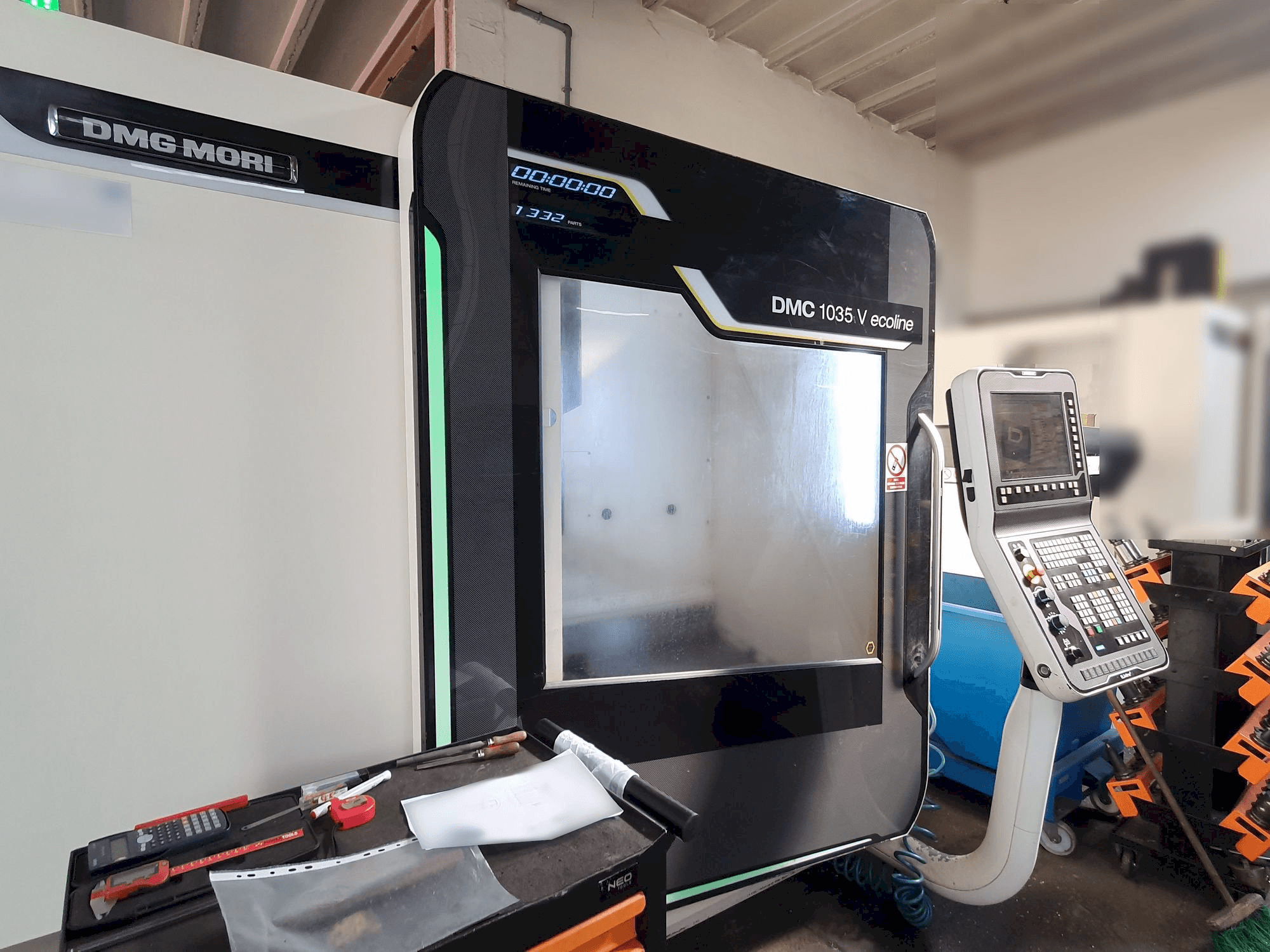 Makine DMG MORI DMC 1035V Ecoline - Önden görünüm