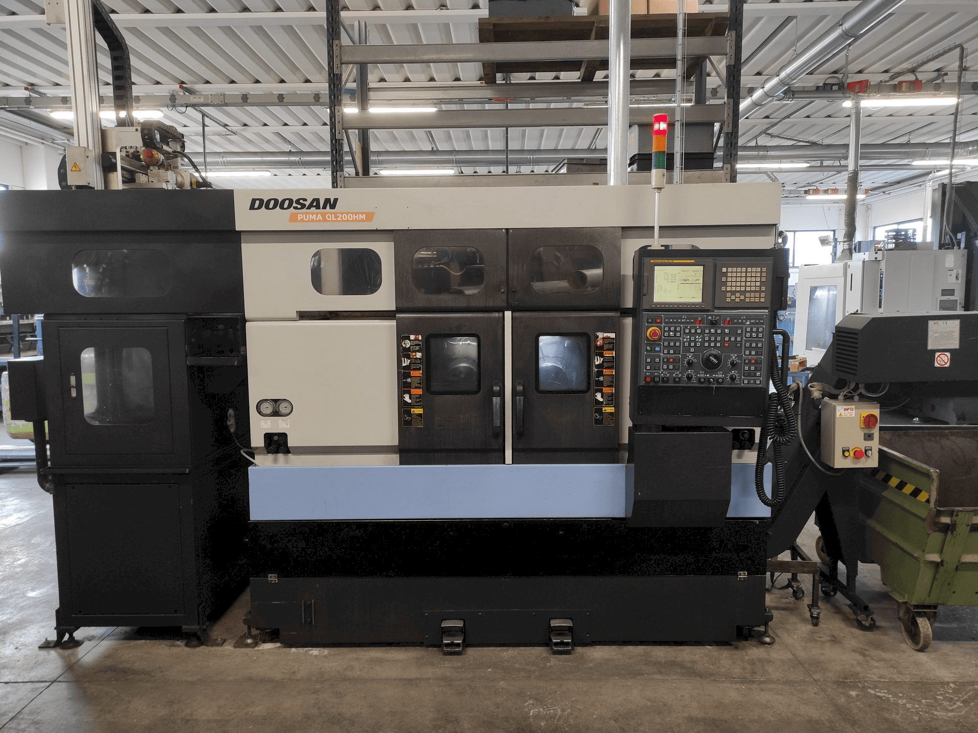 Makine Doosan Puma QL200HM - Önden görünüm