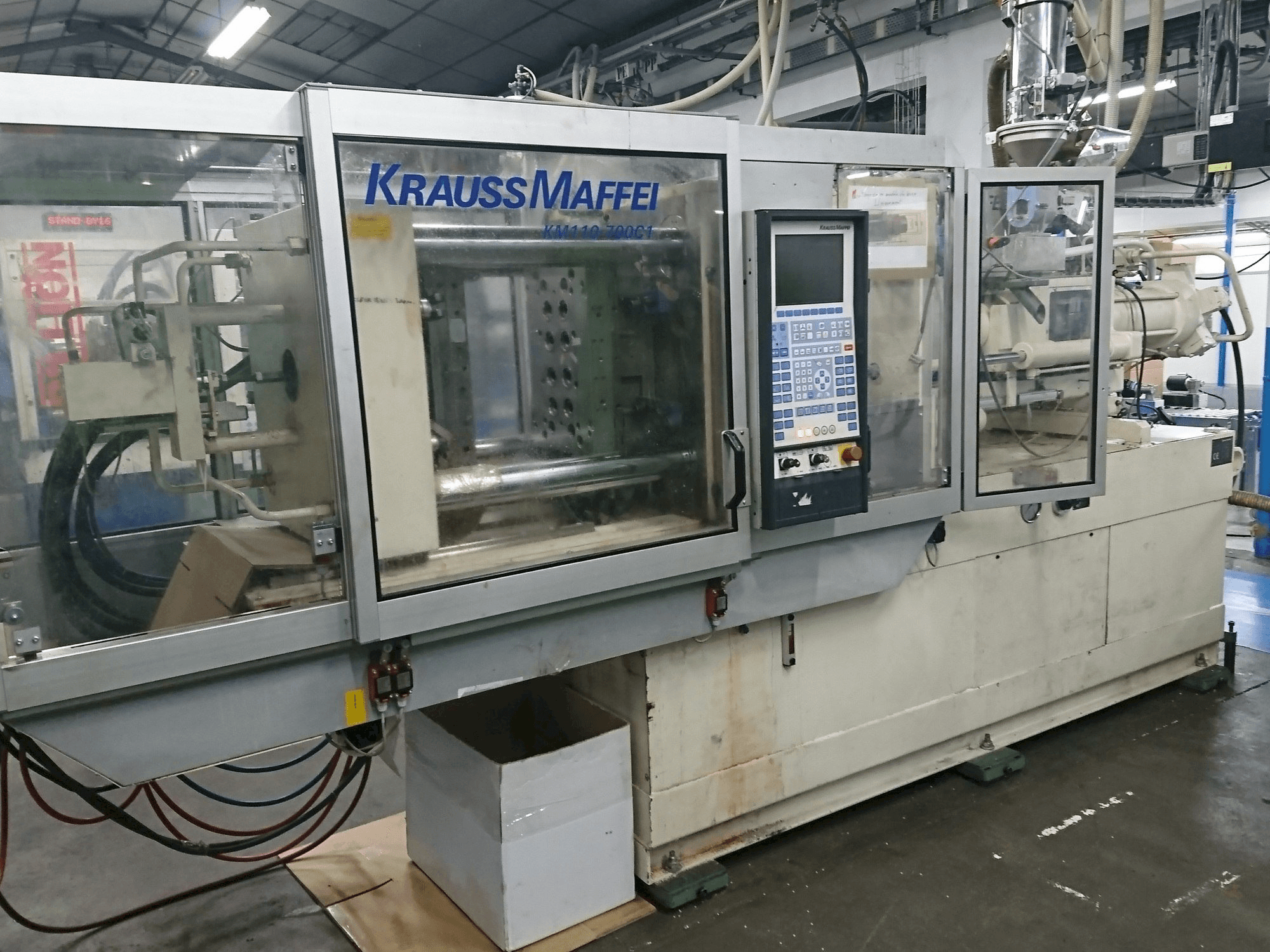 Makine Krauss Maffei 110 - 700 C1 - Önden görünüm