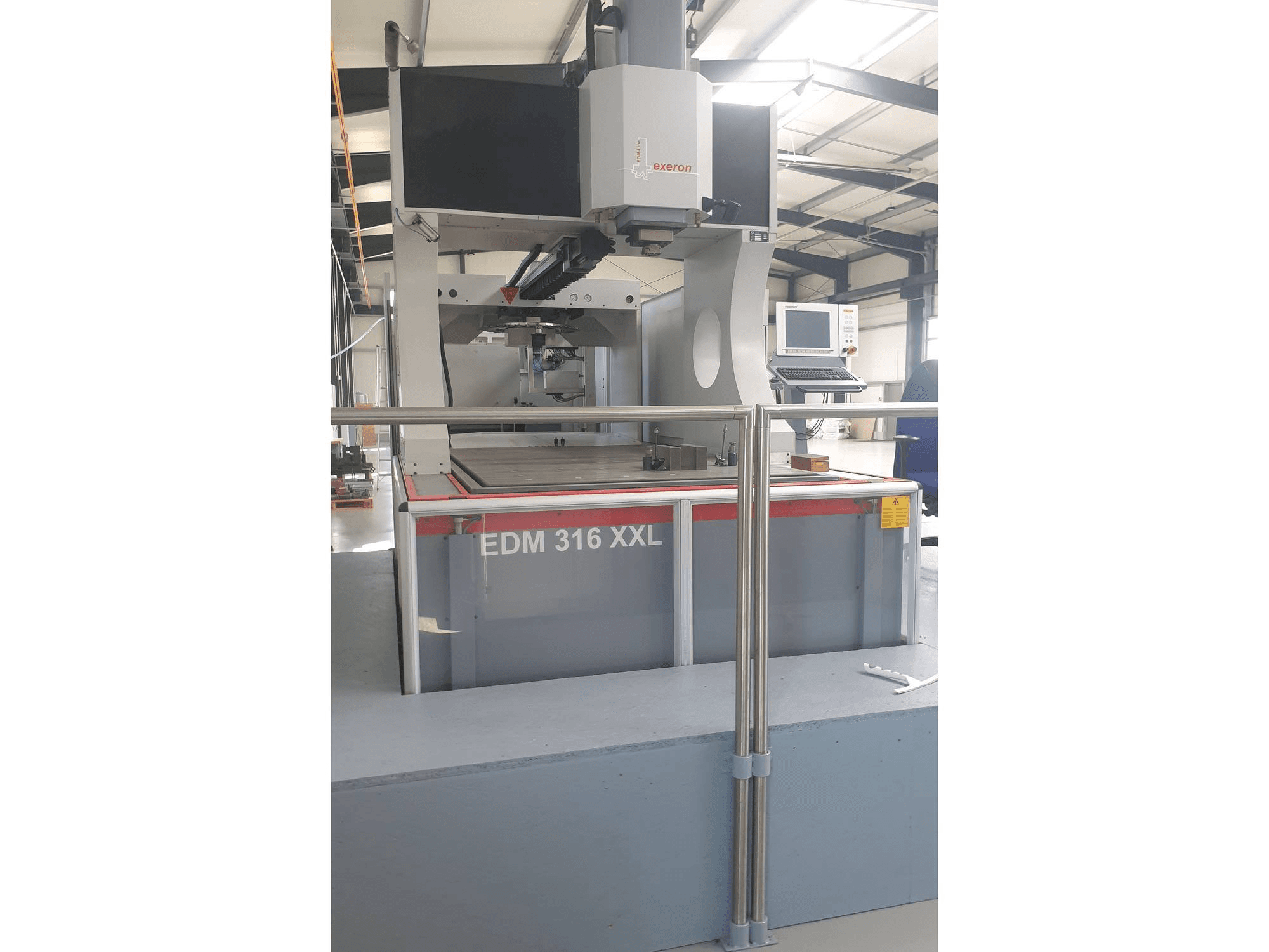 Makine Exeron 316 XXL - Önden görünüm