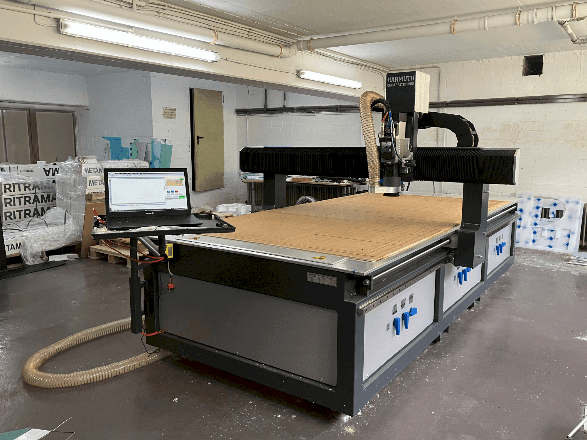 Makine HARMUTH F+3000 - Önden görünüm