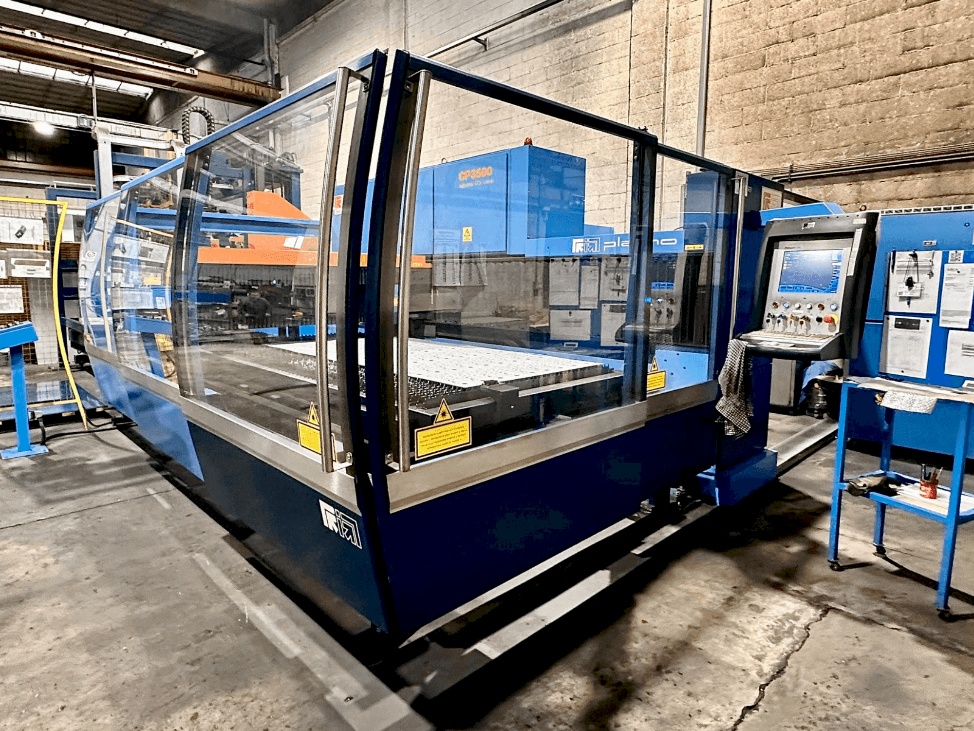 Makine Prima Industrie Platino 1530 - Önden görünüm