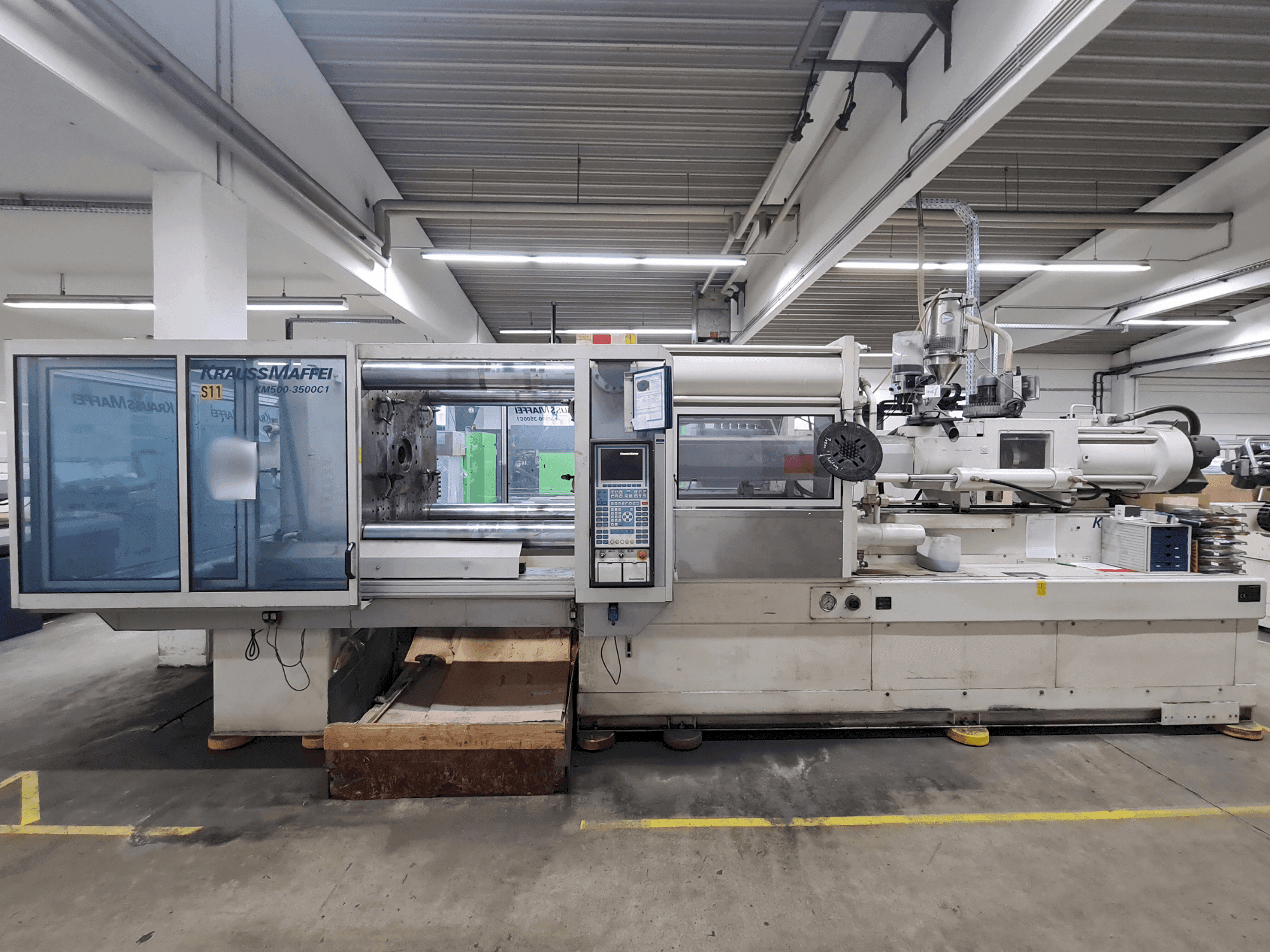 Makine Krauss Maffei 500-3500 C1 - Önden görünüm