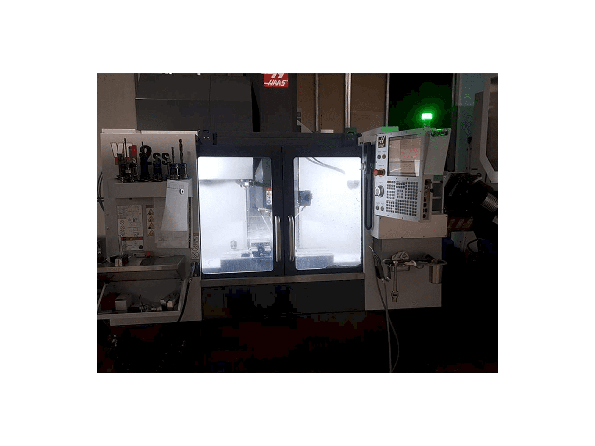 Makine HAAS VF-2SS - Önden görünüm