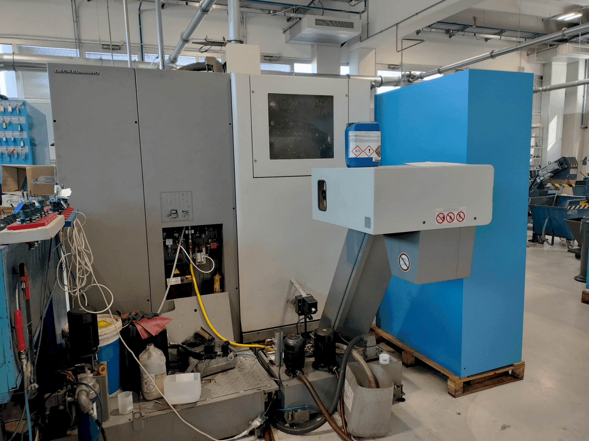 Makine DMG DECKEL MAHO DMC 635V - Önden görünüm