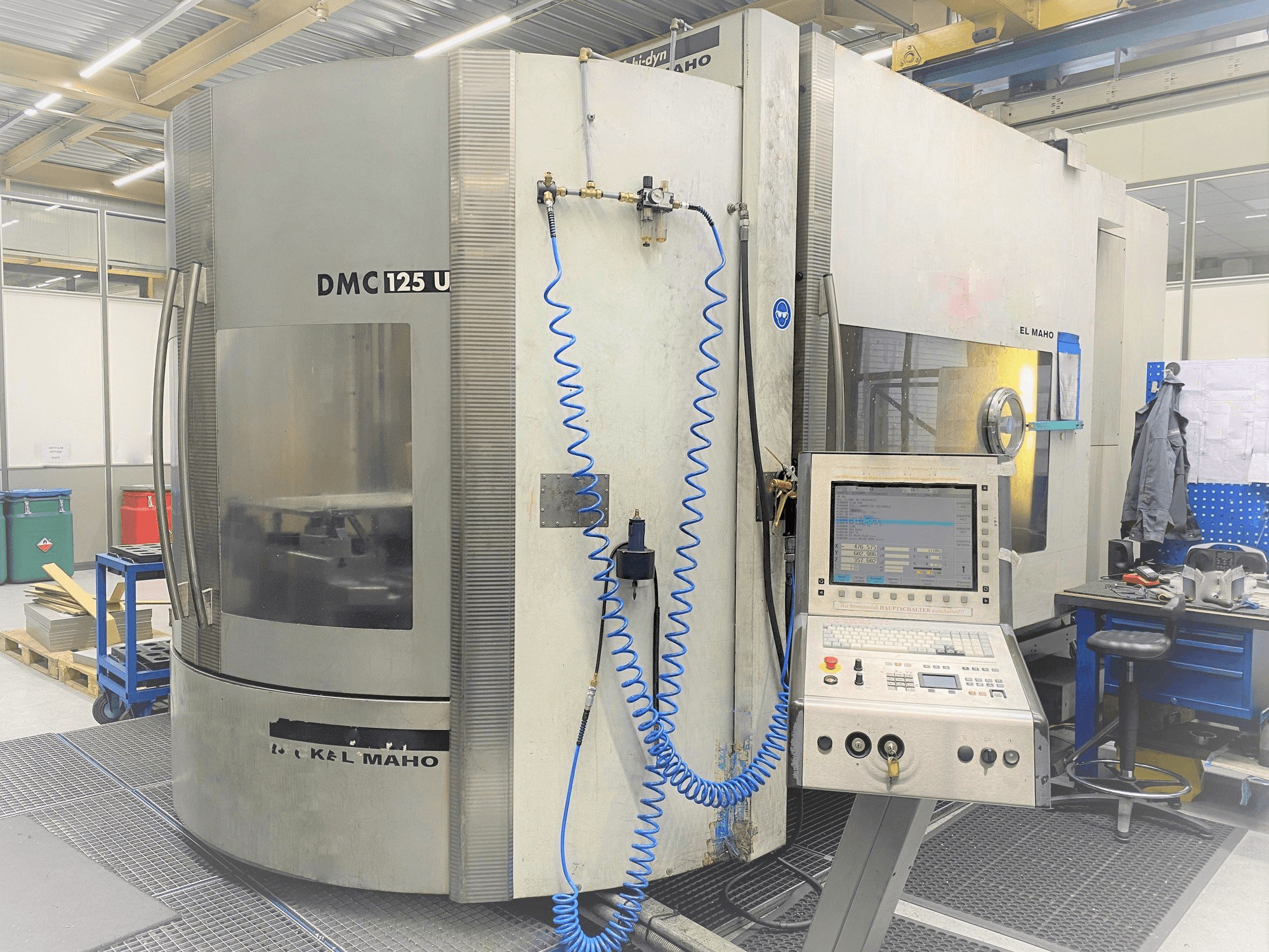 Makine DECKEL MAHO DMC 125U hi-dyn - Önden görünüm