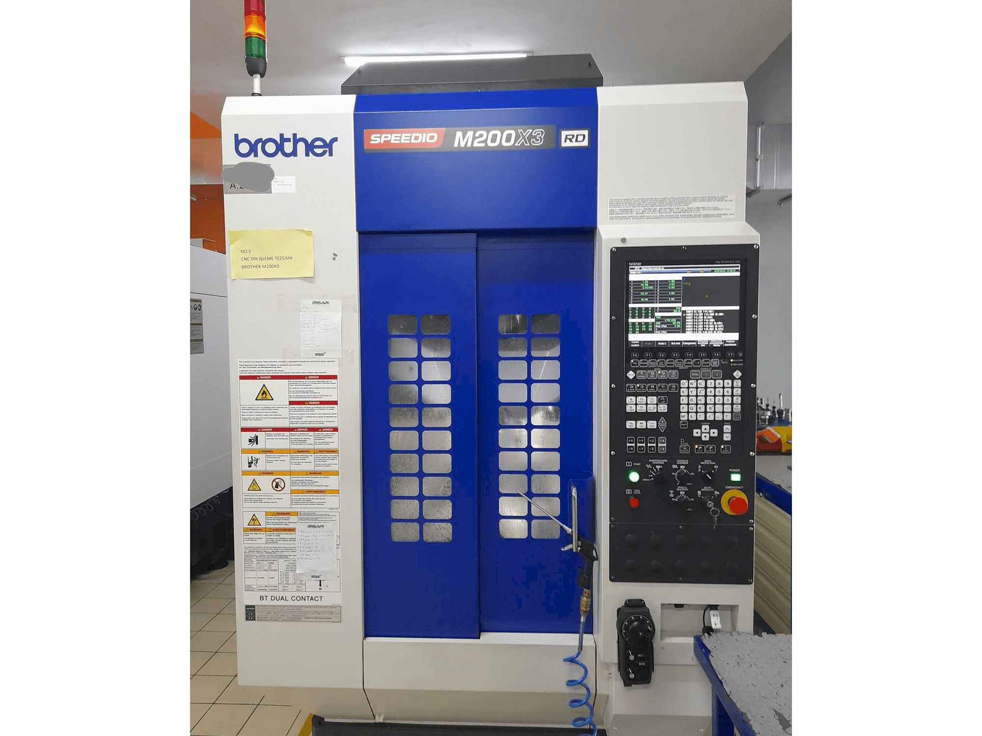 Makine Brother M200X3 - Önden görünüm