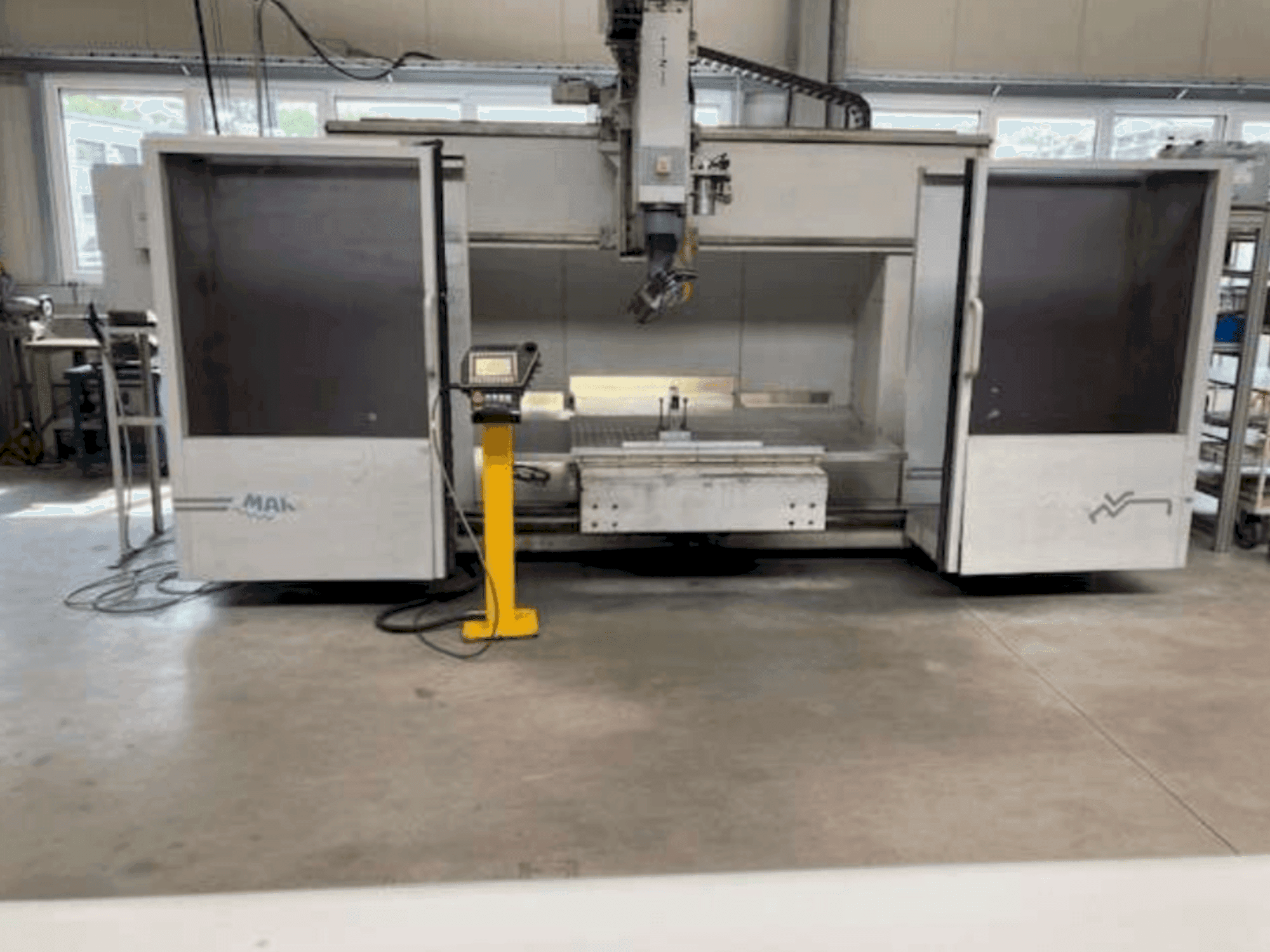 Makine MAKA MK 7s - Önden görünüm