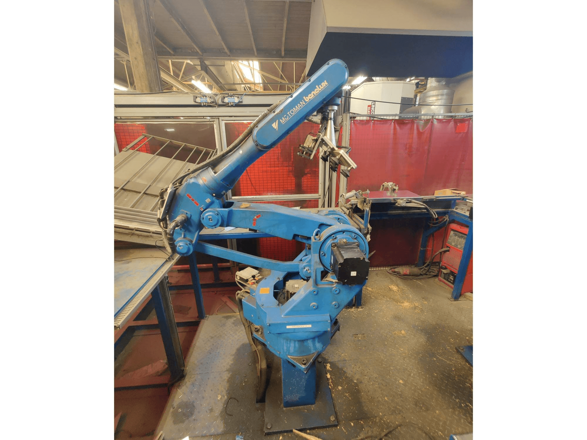 Makine Yaskawa YR-SK16-C000 - Önden görünüm