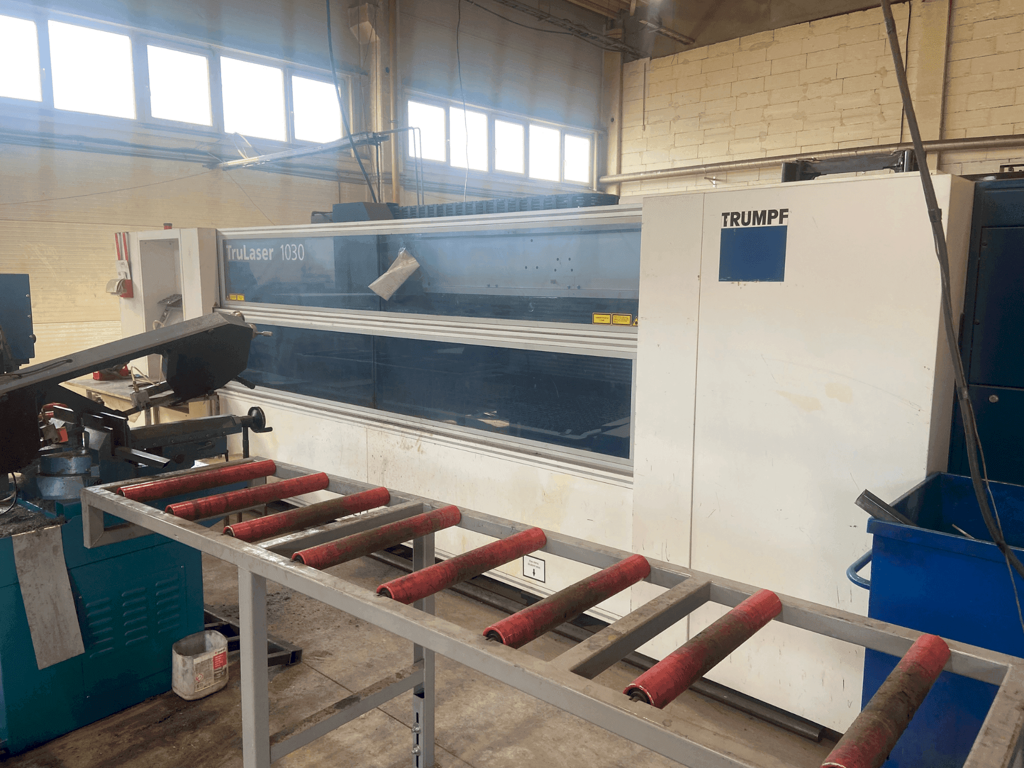 Makine TRUMPF TruLaser 1030 - Önden görünüm