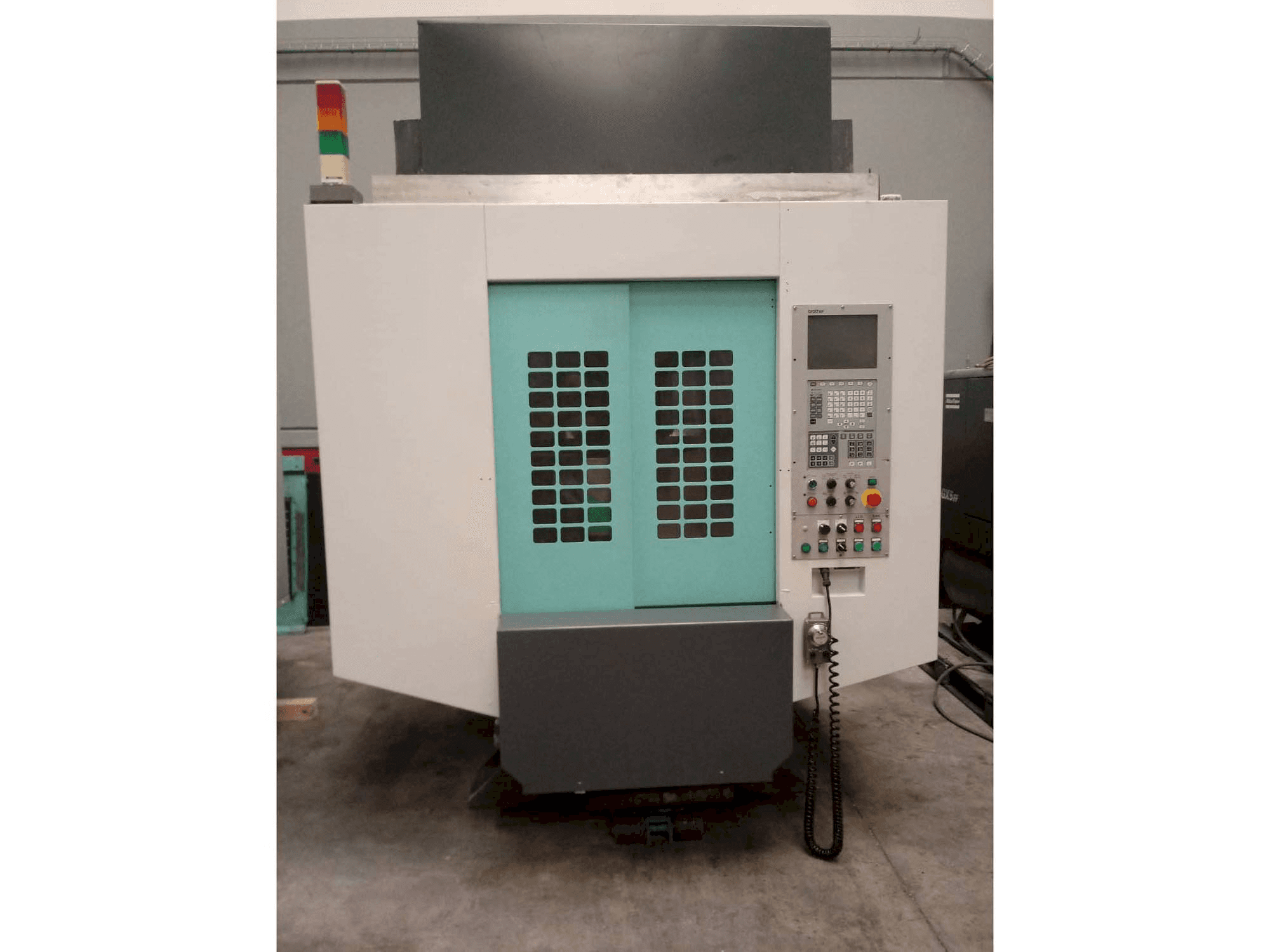 Makine Brother TC-S2DN-O - Önden görünüm