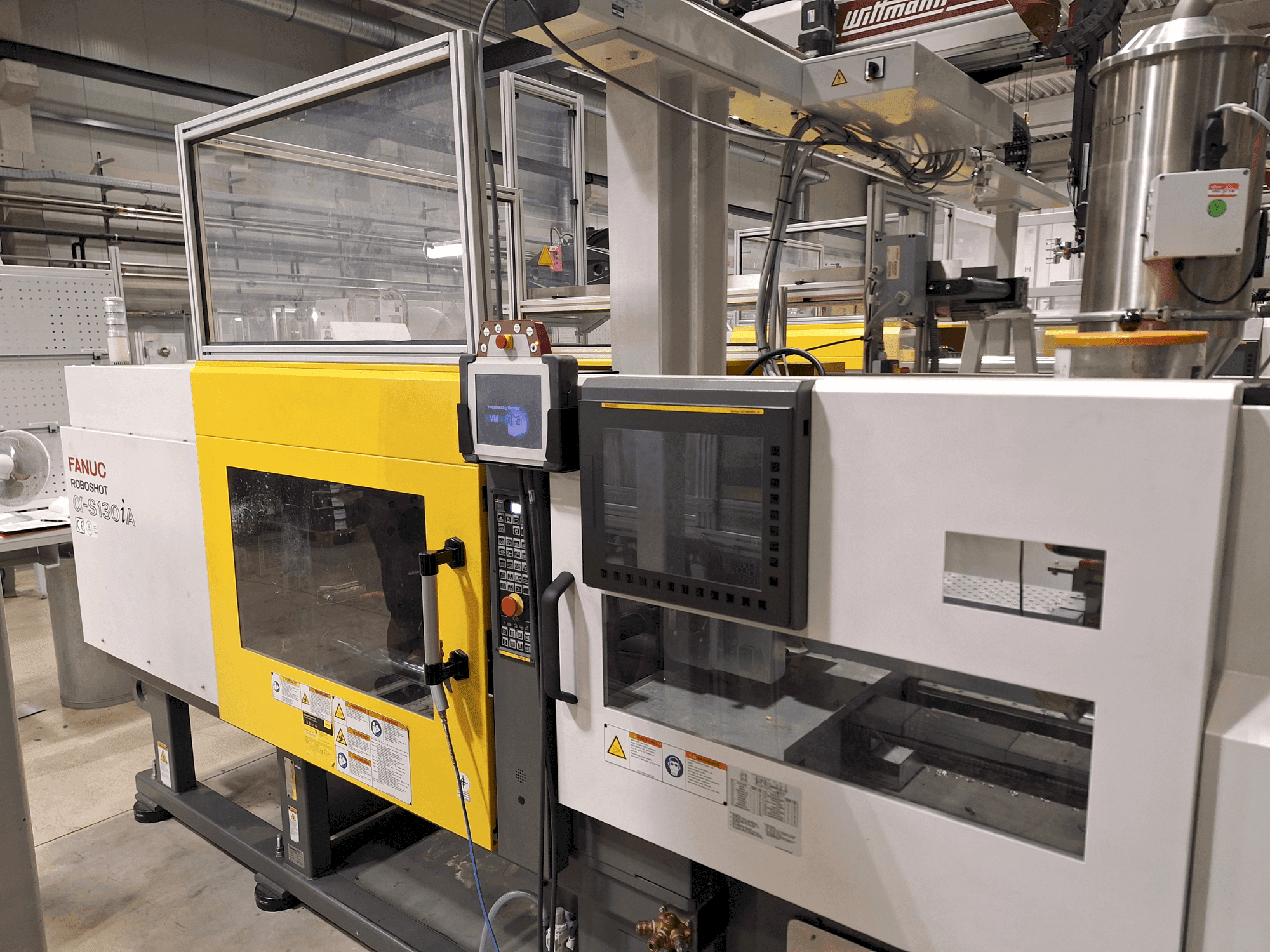 Makine FANUC Roboshot S130iA - Önden görünüm